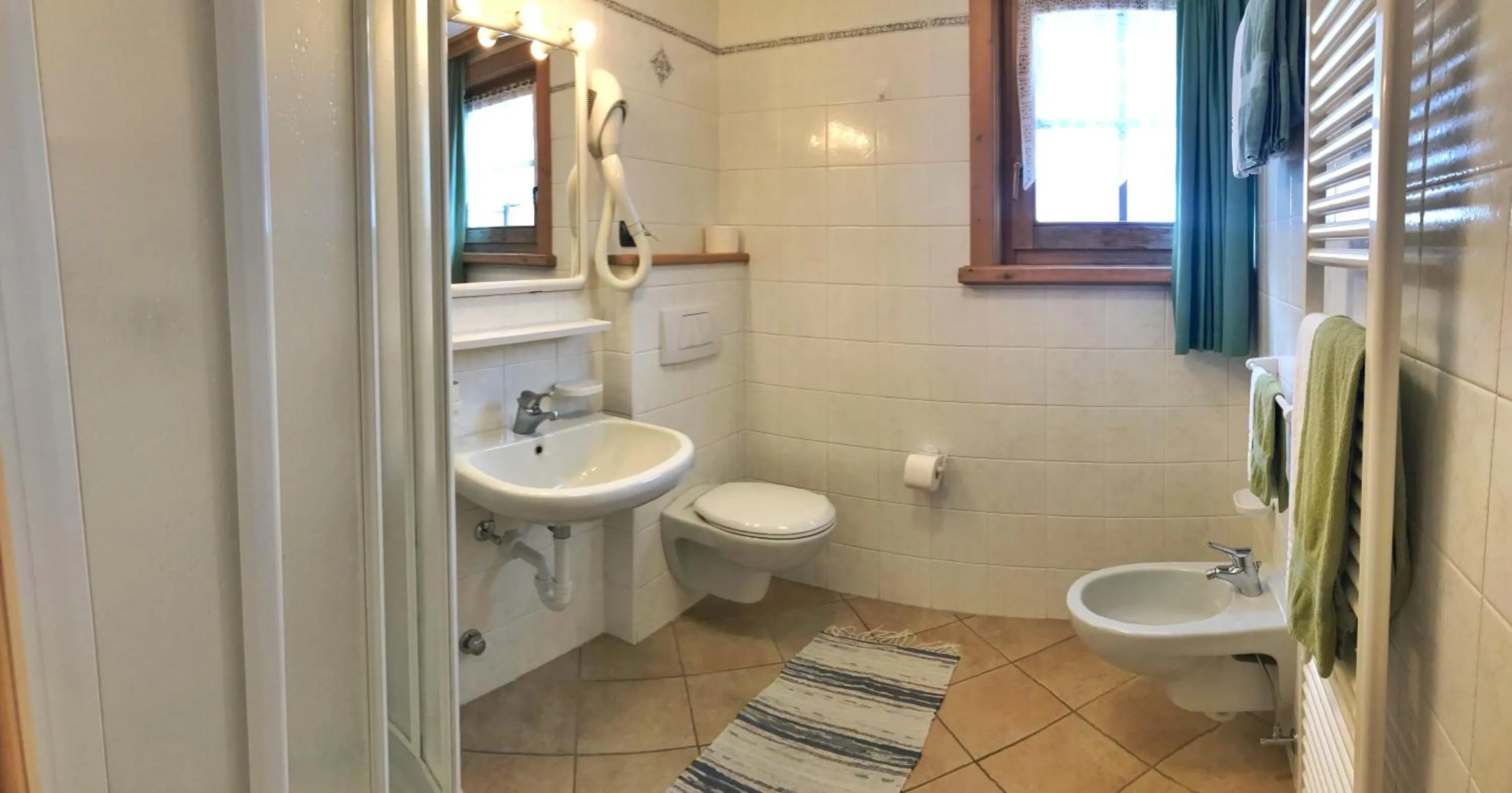 Shower in Bait Ables