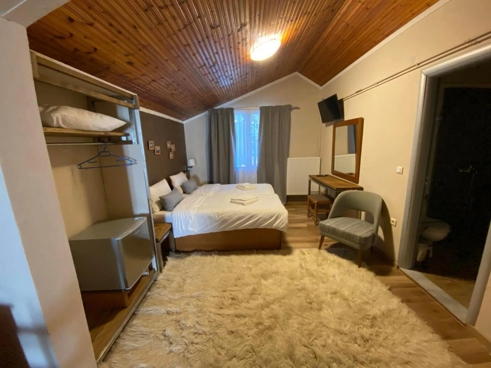 Photo of the whole room, Bed in Naoussa Mountain Resort