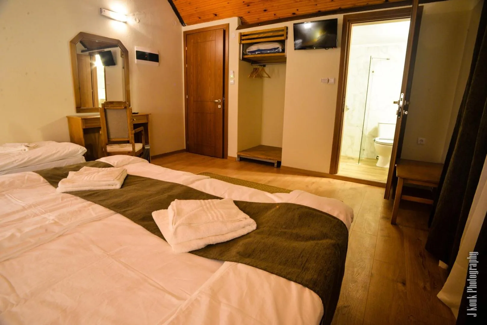 Photo of the whole room, Bed in Naoussa Mountain Resort