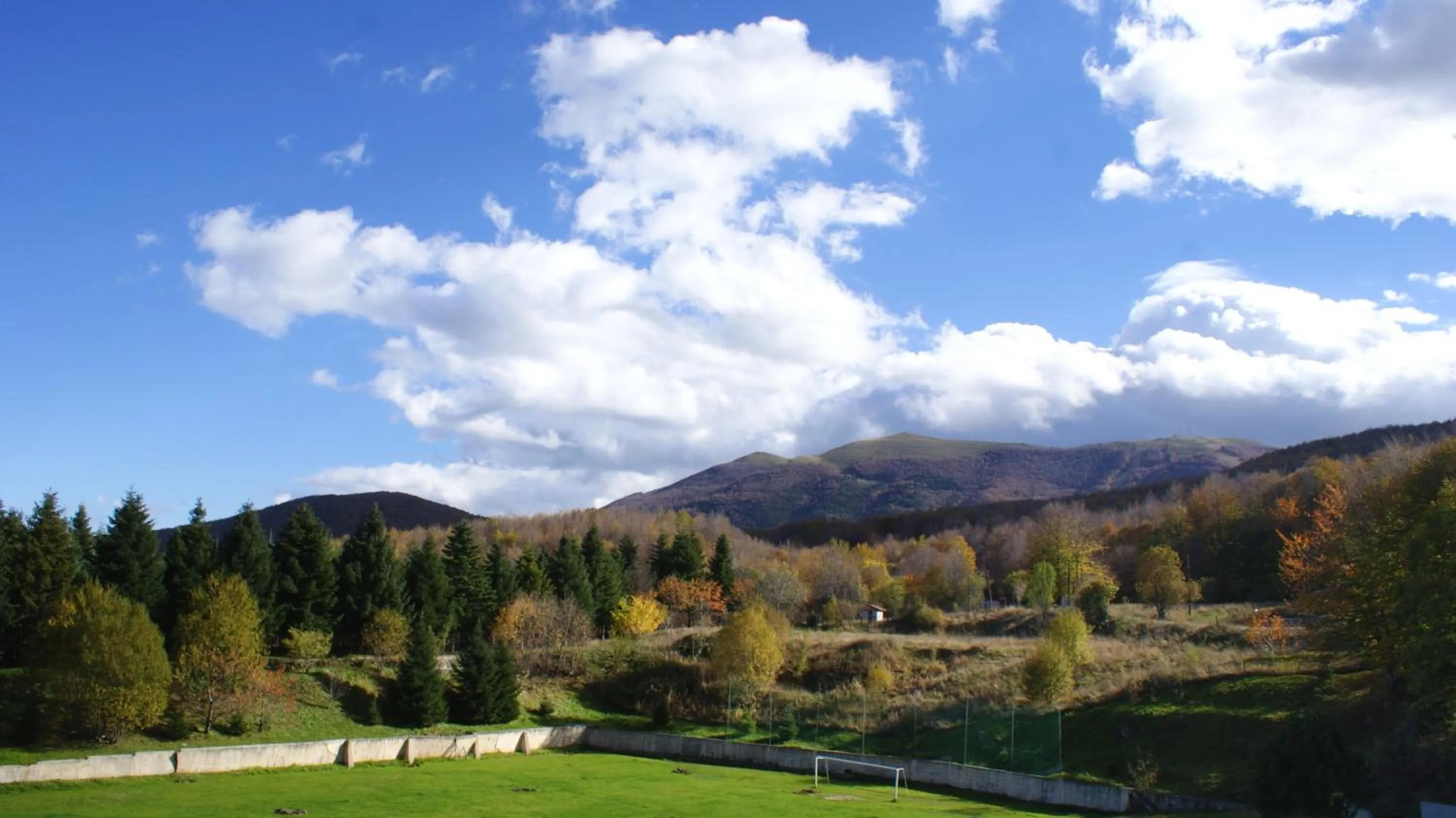 Skiing in Naoussa Mountain Resort