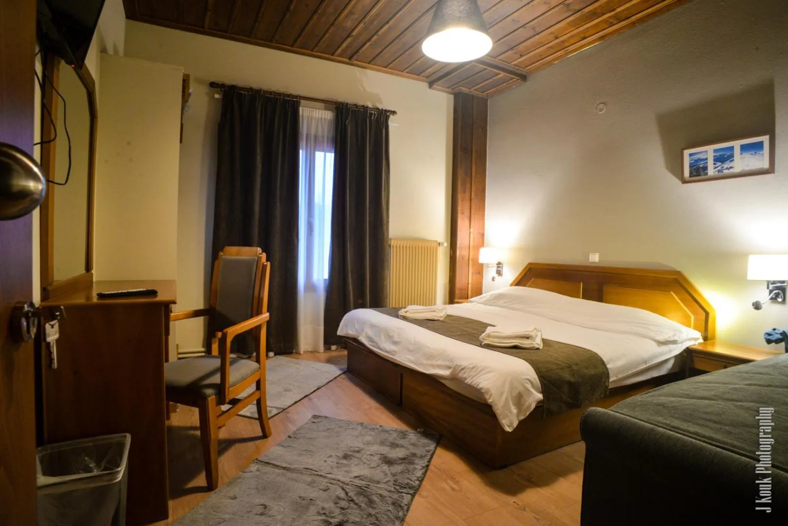 Photo of the whole room, Bed in Naoussa Mountain Resort
