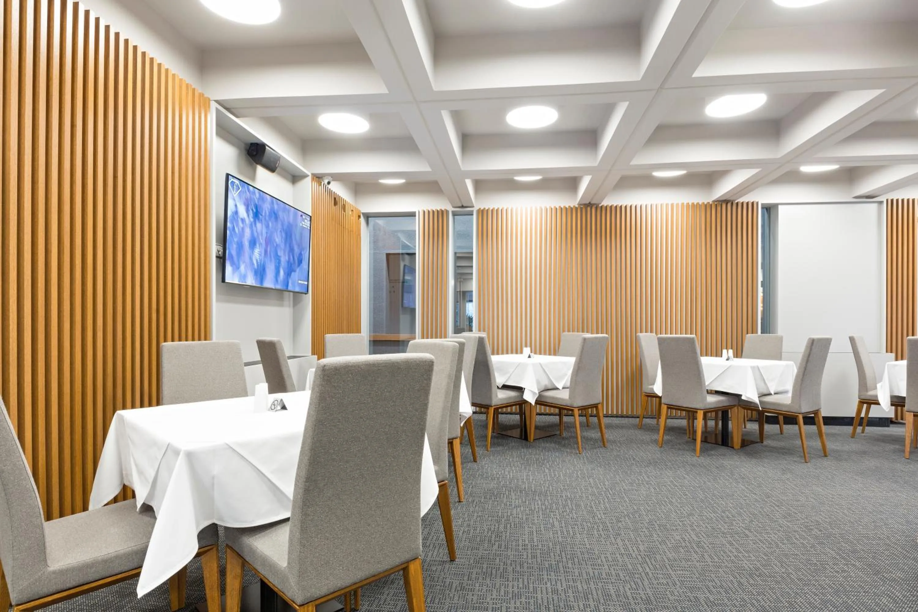 Restaurant/places to eat in Hotel Orasac Garni