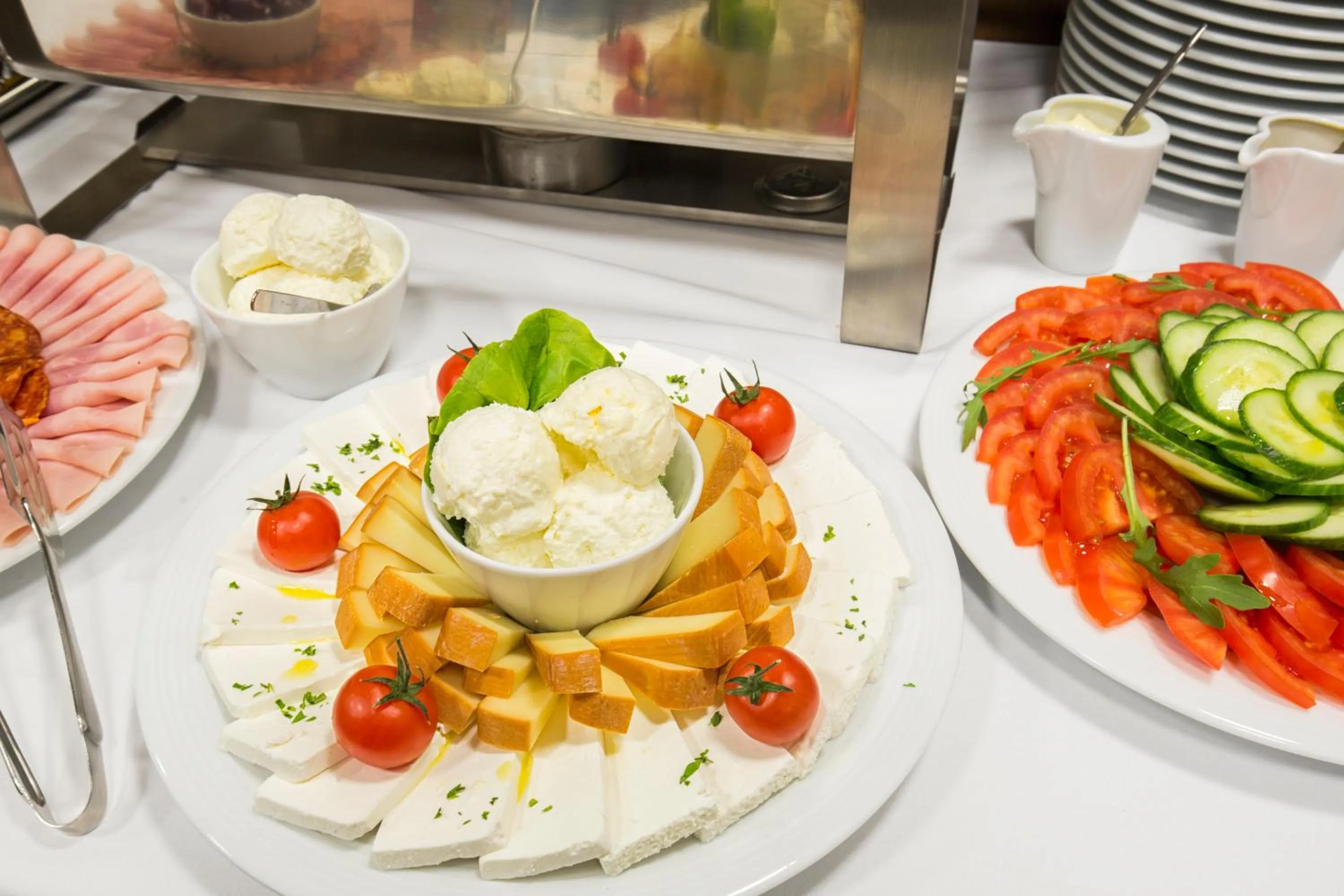 Buffet breakfast in Hotel Orasac Garni