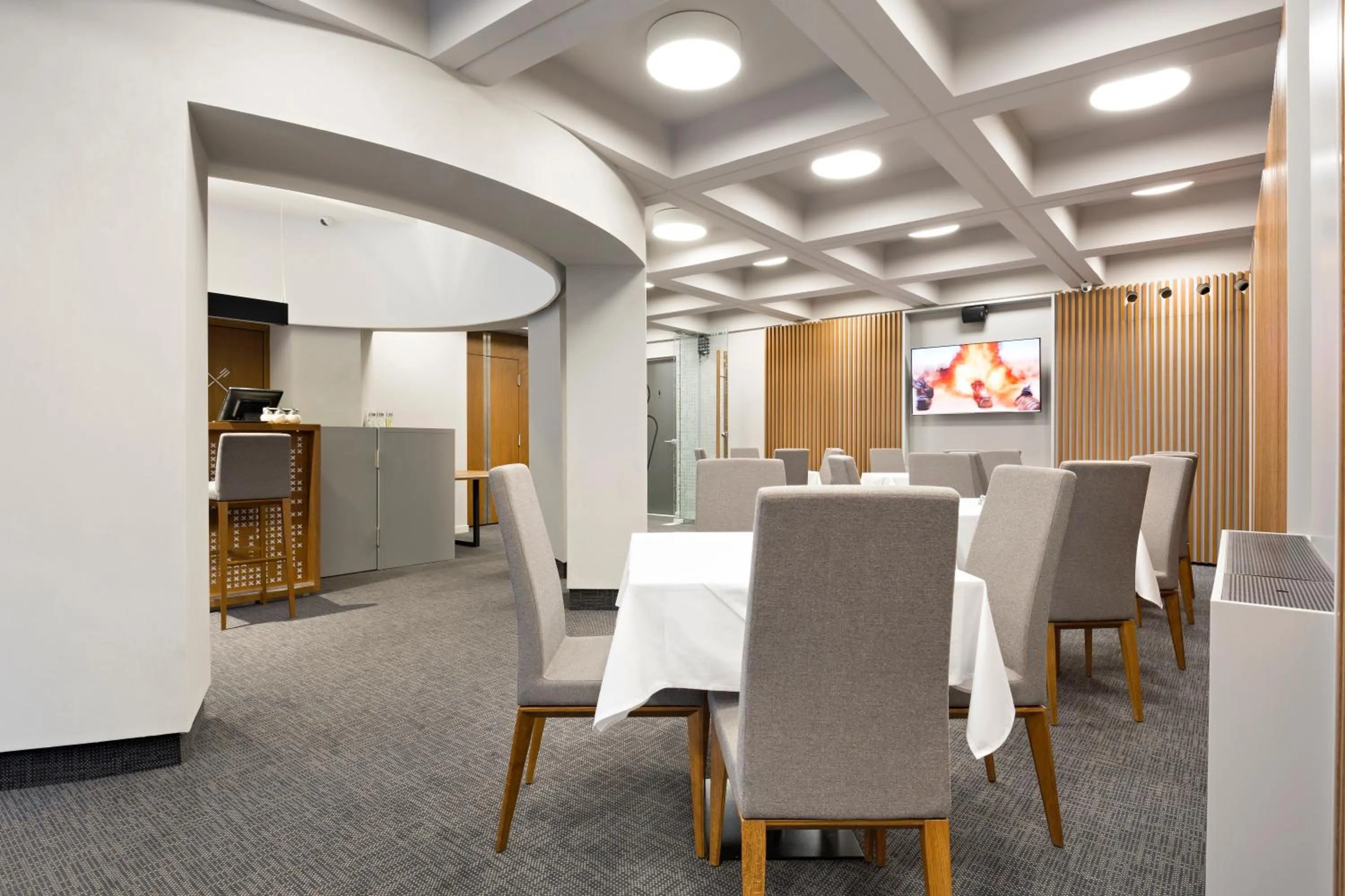 Restaurant/places to eat in Hotel Orasac Garni