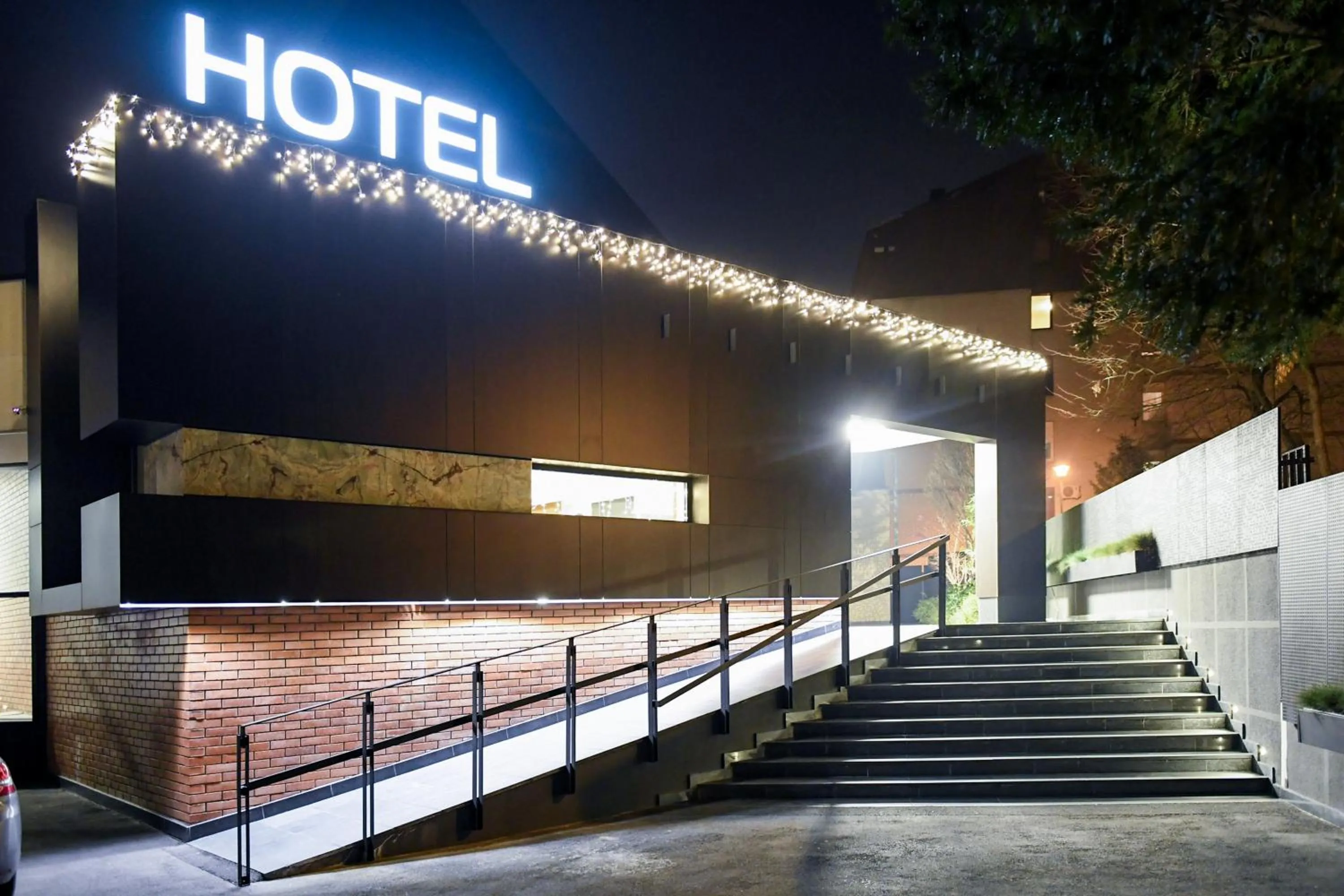 Facade/entrance in Hotel Orasac Garni