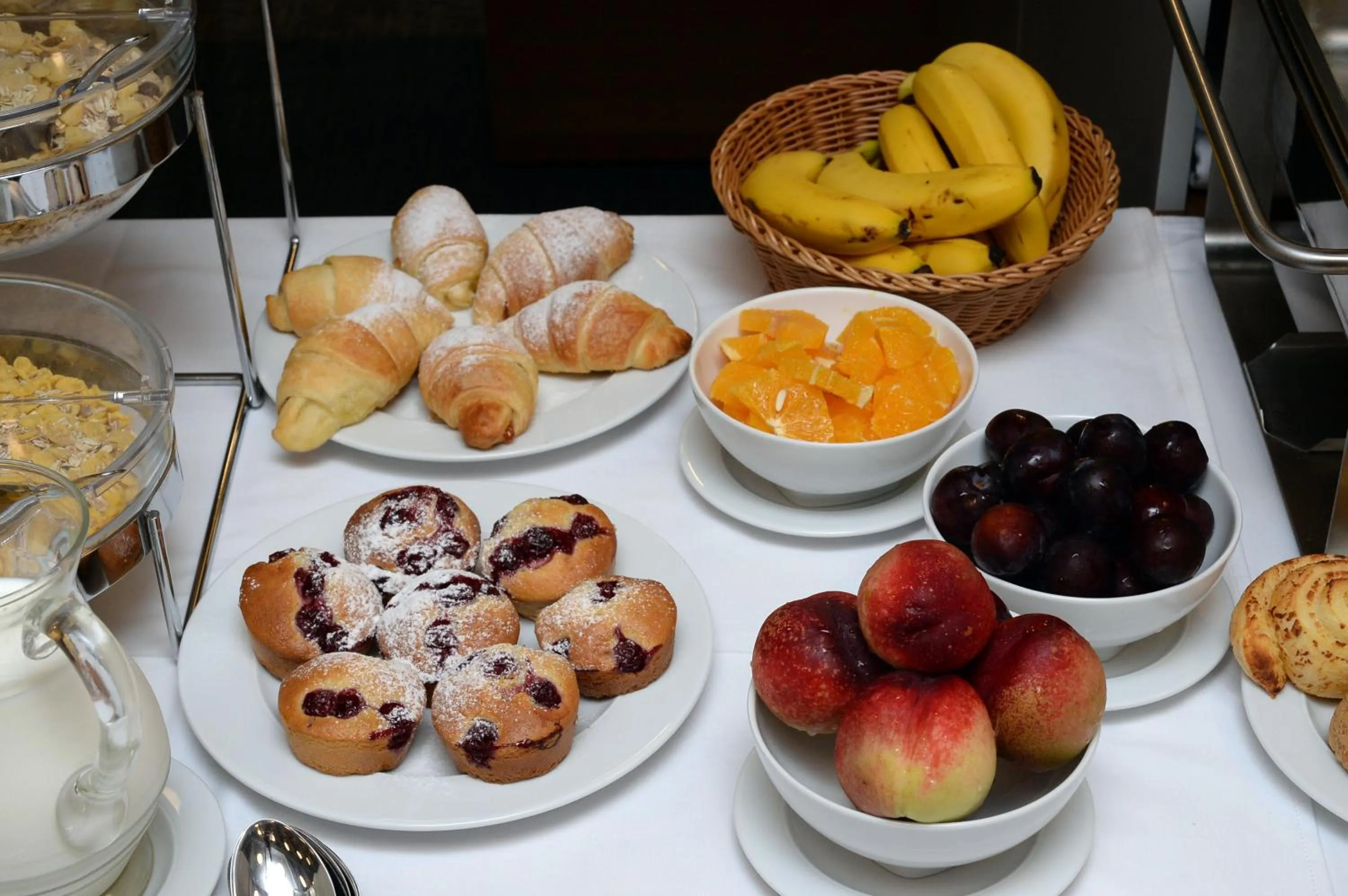 Buffet breakfast in Hotel Orasac Garni