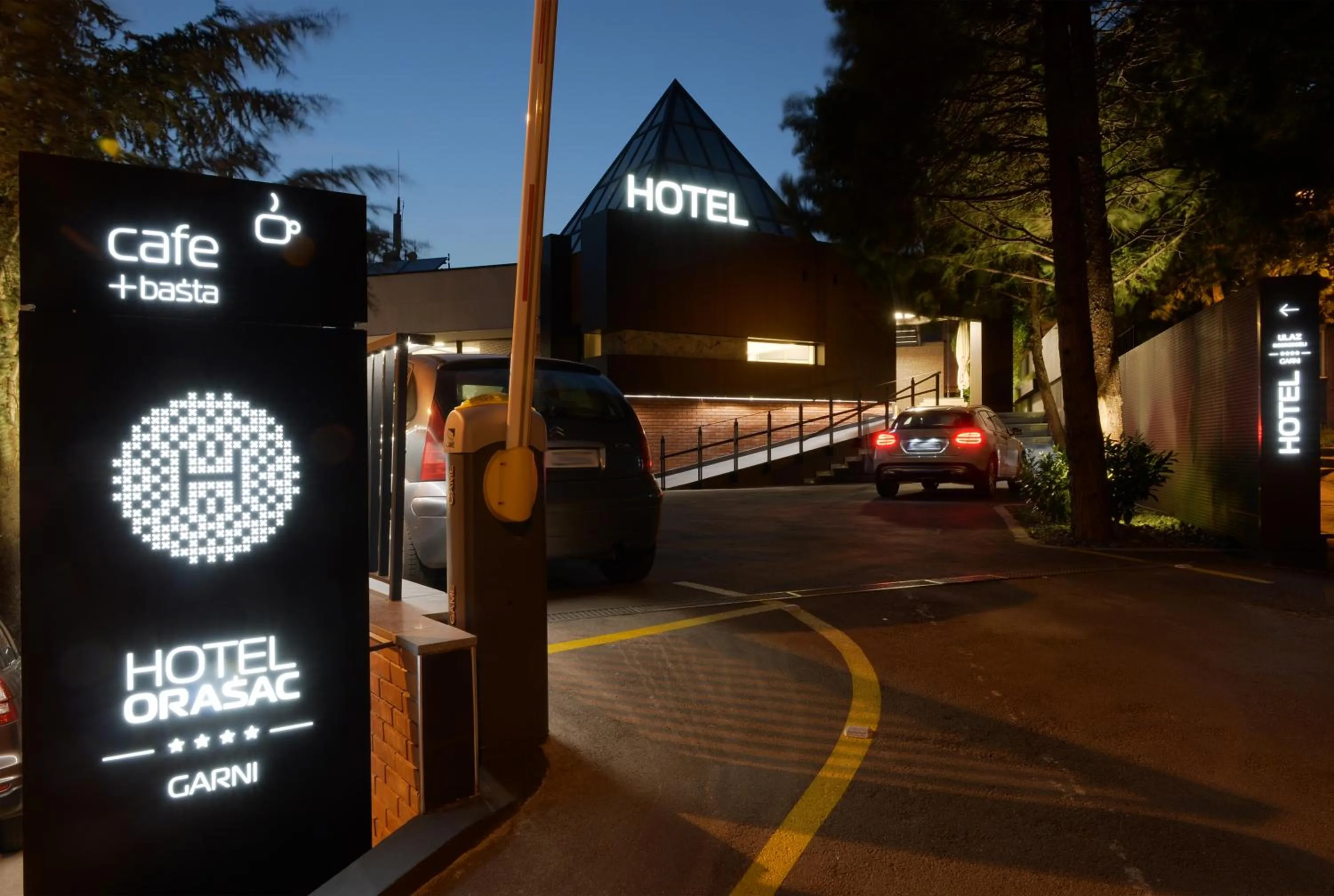 Facade/entrance in Hotel Orasac Garni