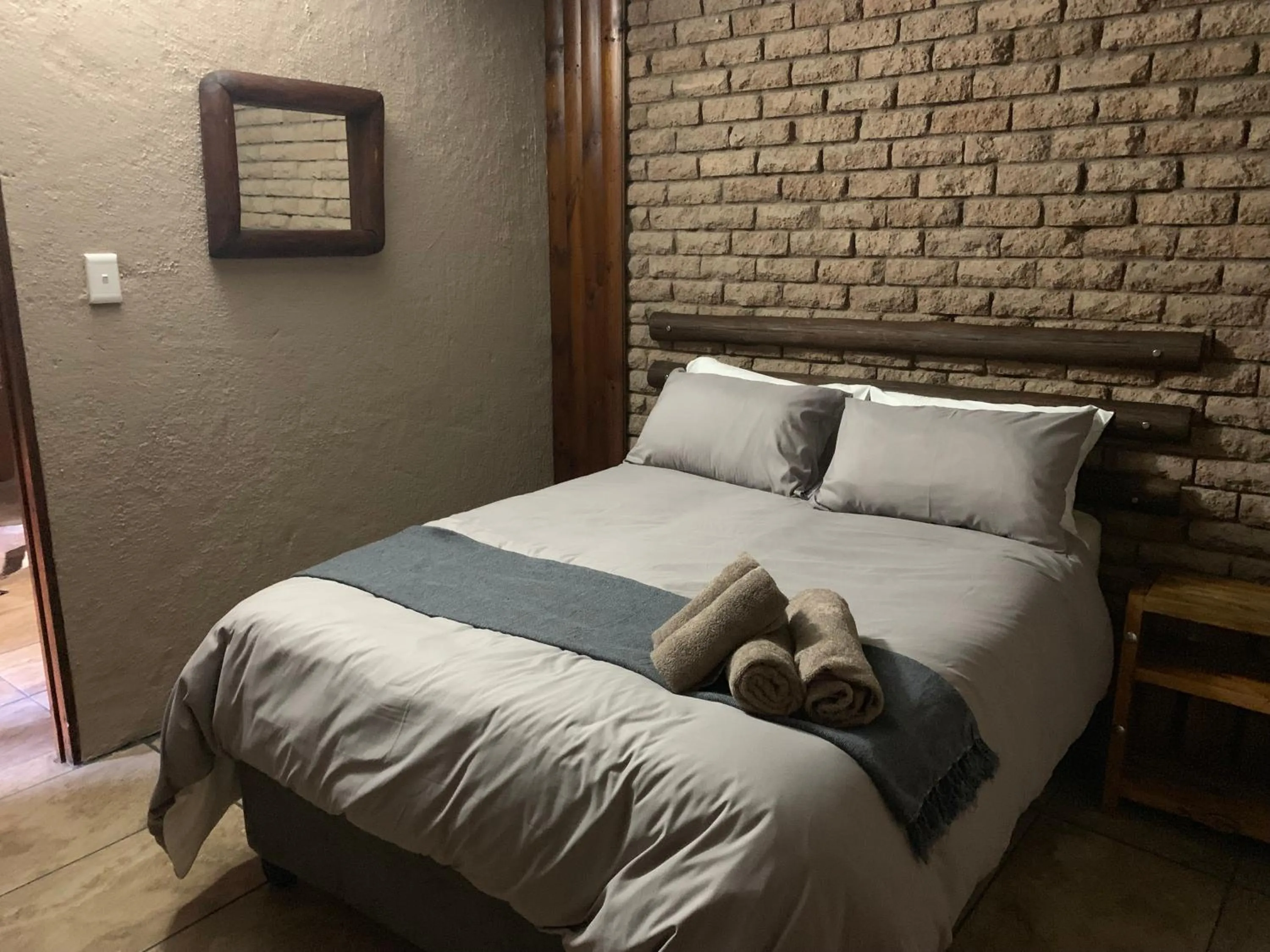 Bedroom, Bed in Country Lodge