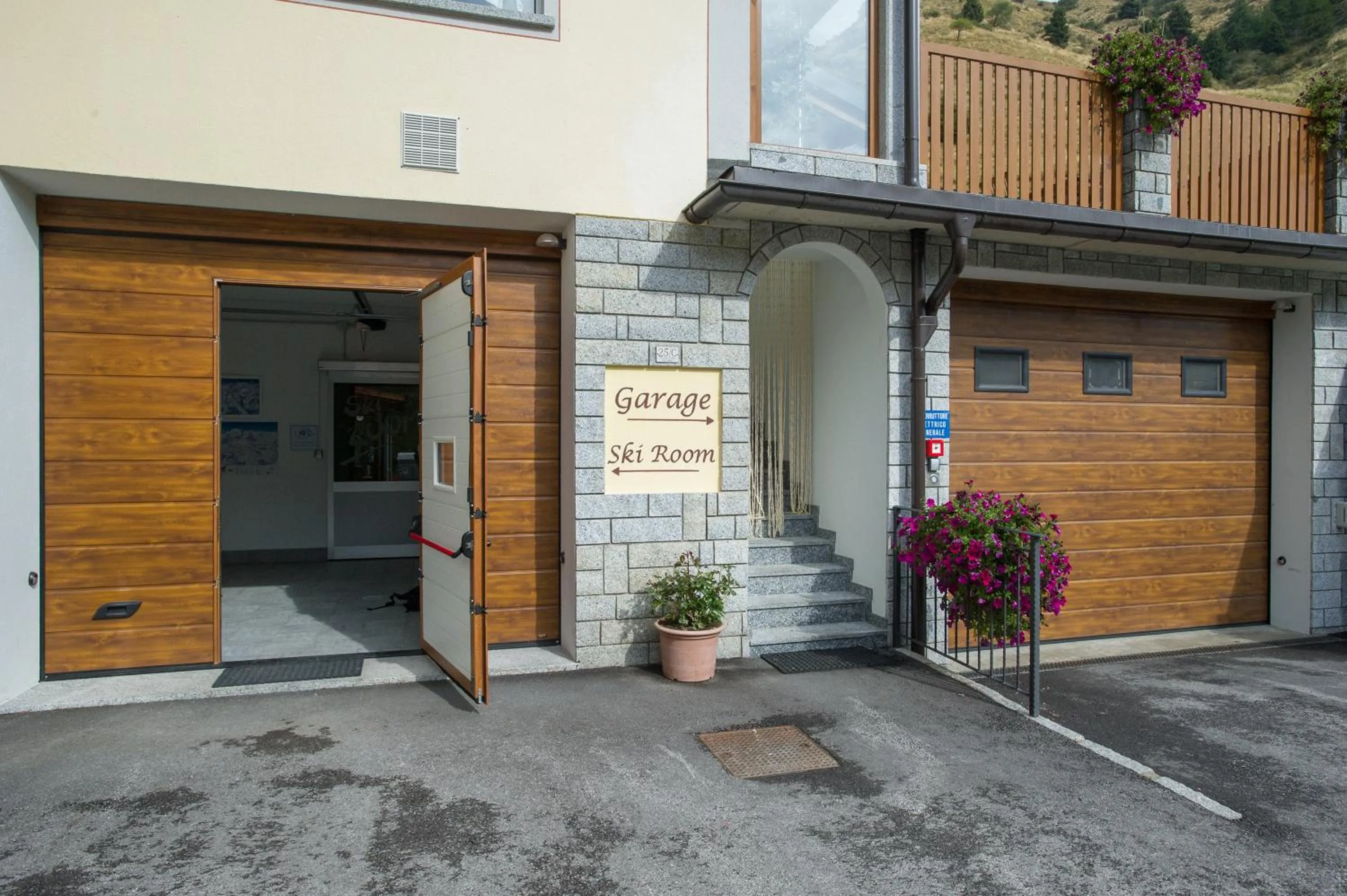 Facade/entrance in Hotel Bezzi