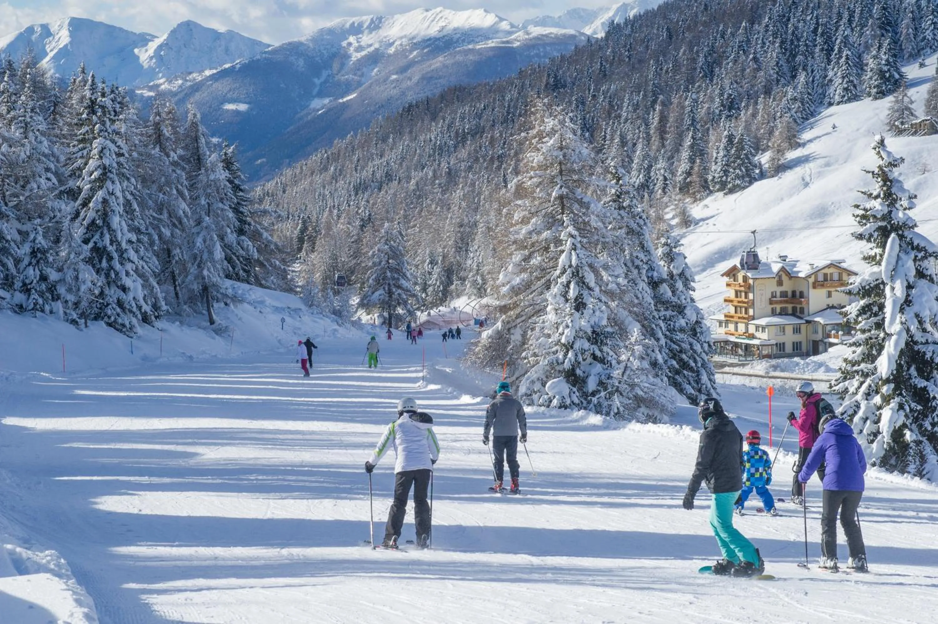 Skiing in Hotel Bezzi