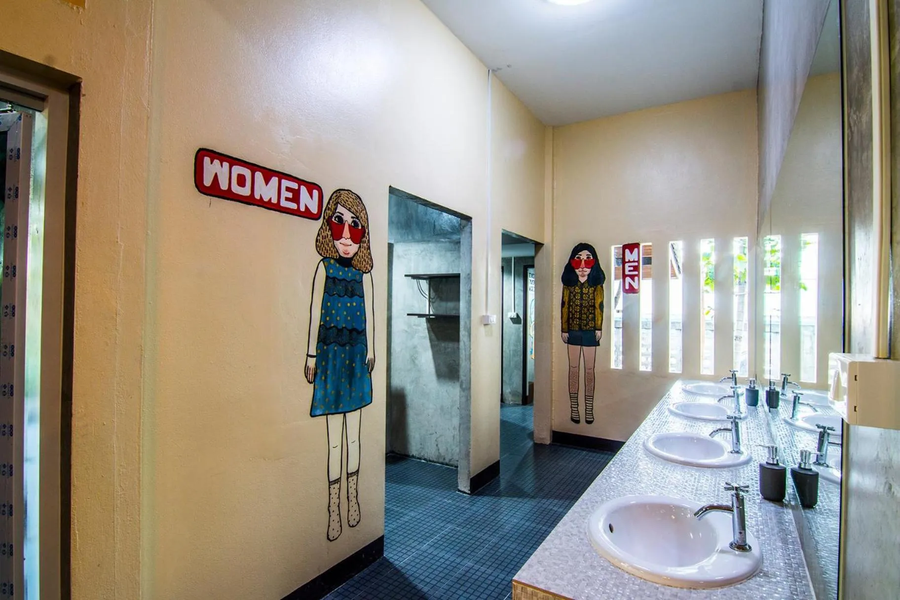 8-Bed Mixed Dormitory Room in Wanida Hostel