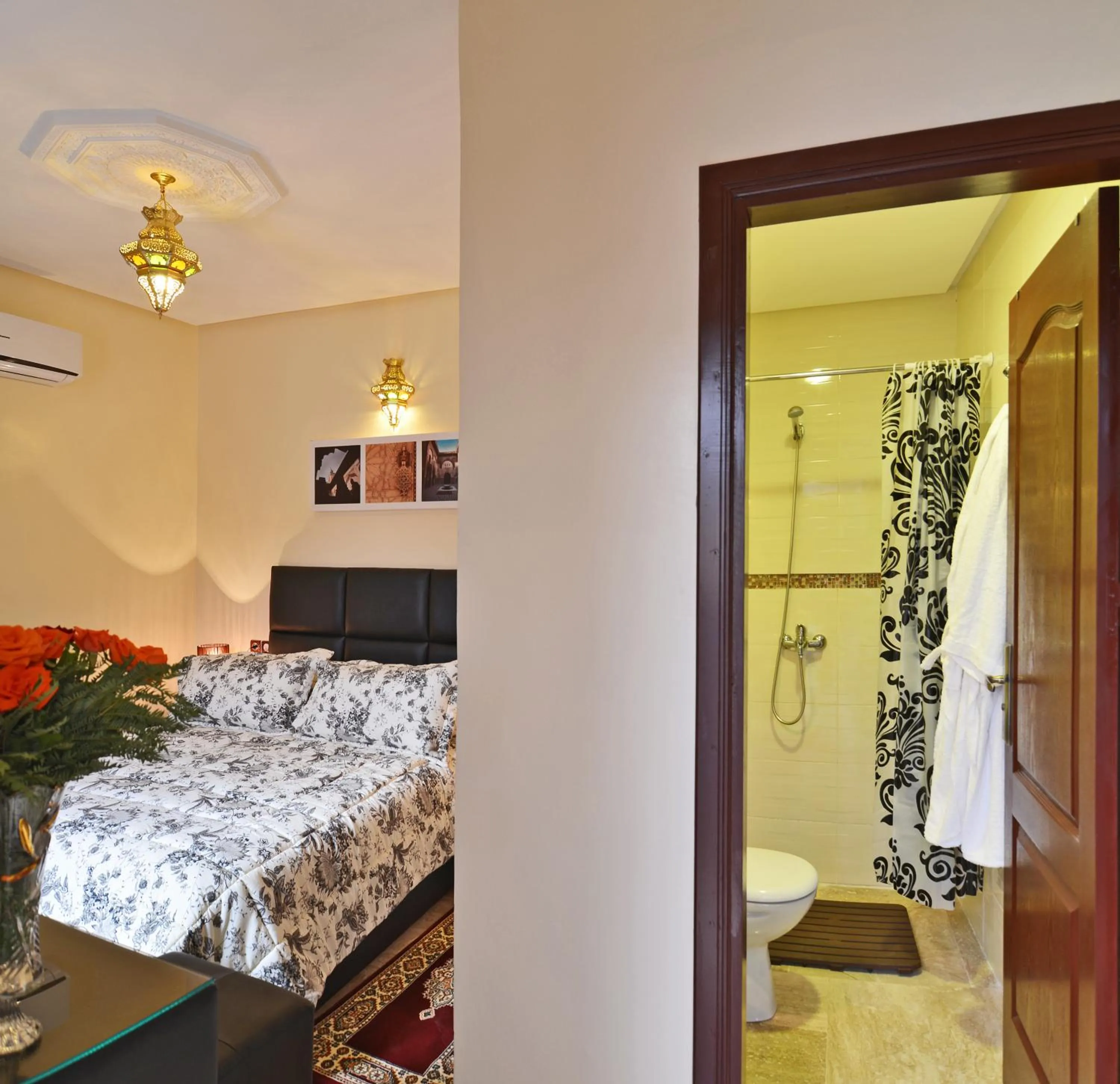 Bed in BLUE SKY Hôtel