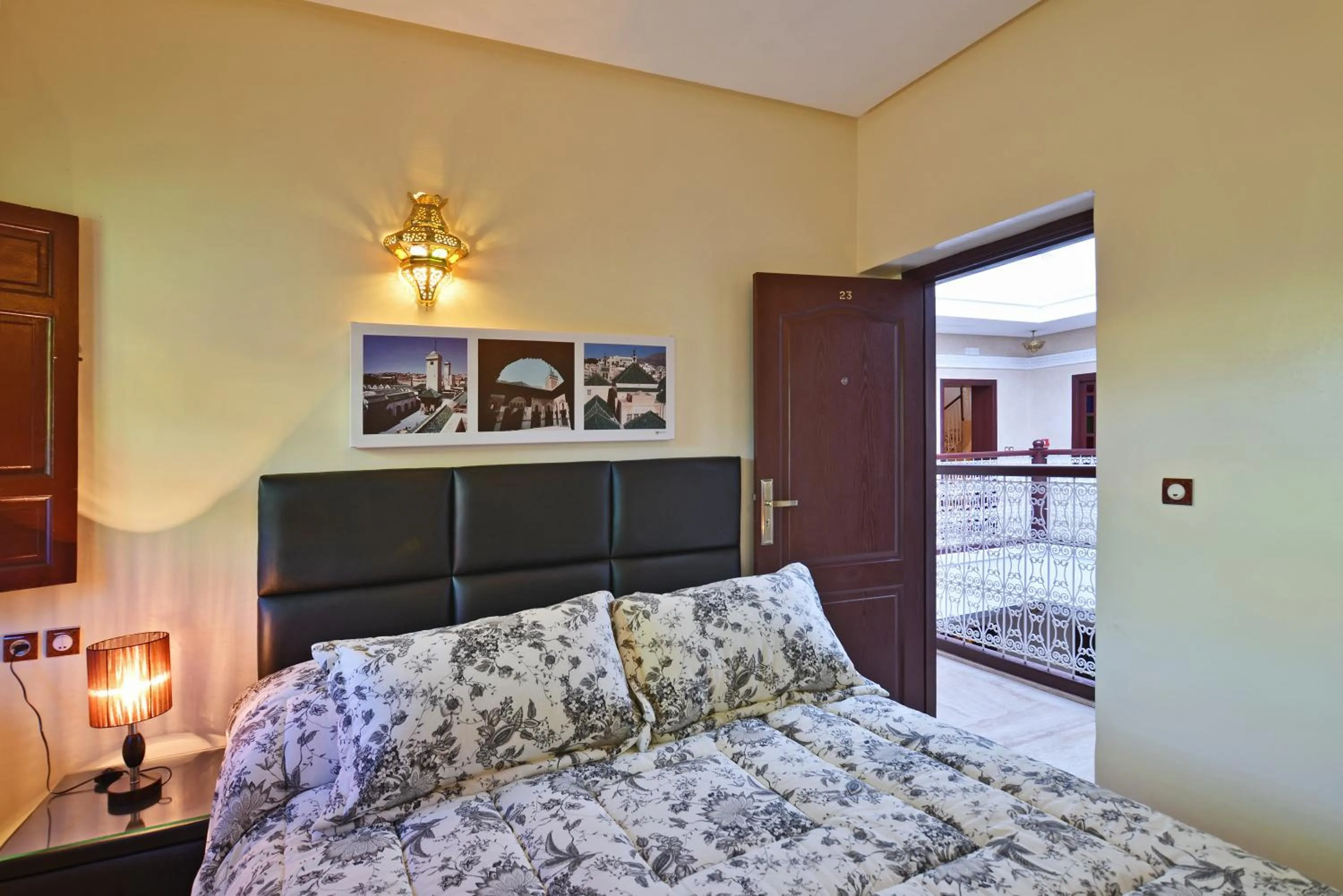 Bed in BLUE SKY Hôtel