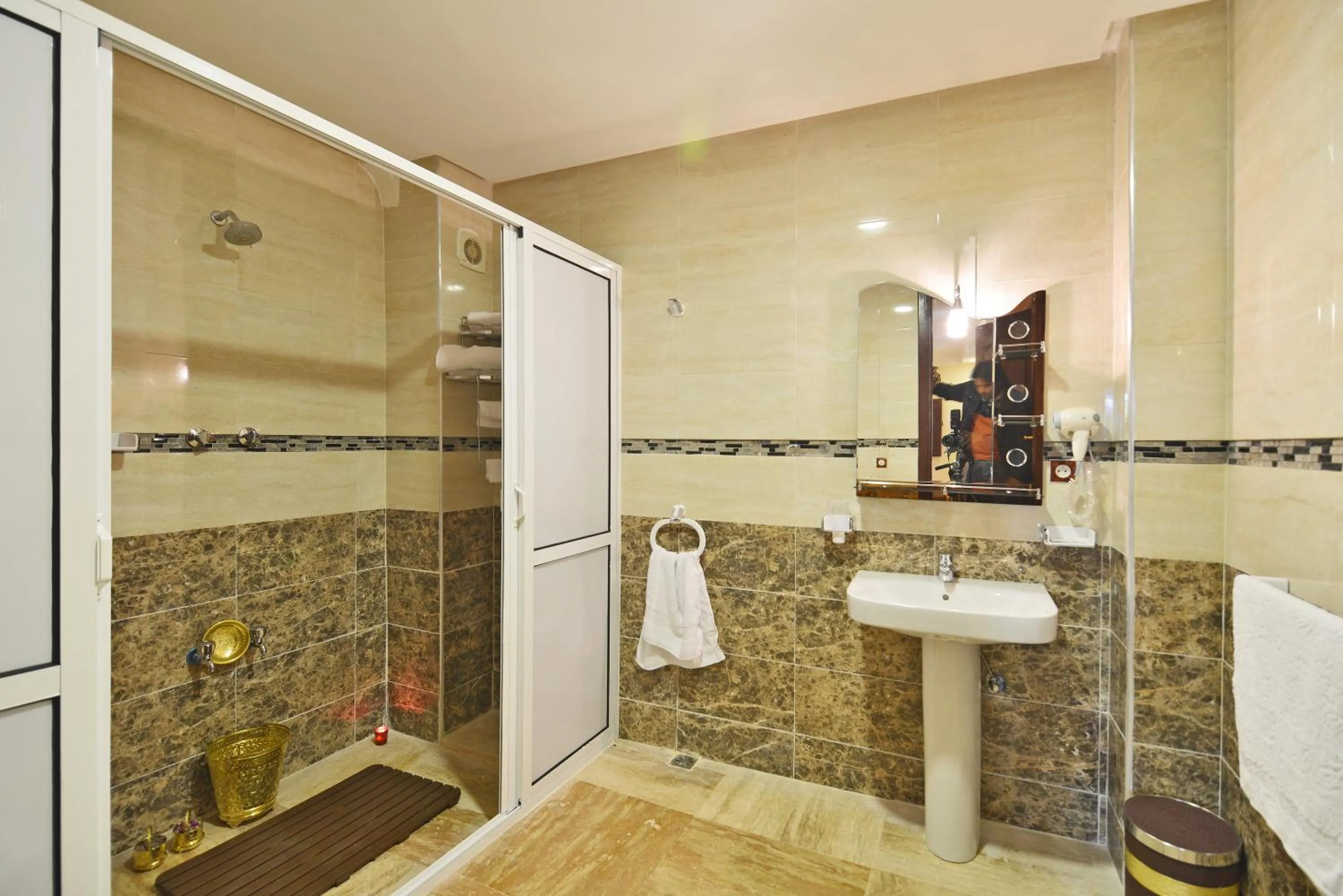 Bathroom in BLUE SKY Hôtel