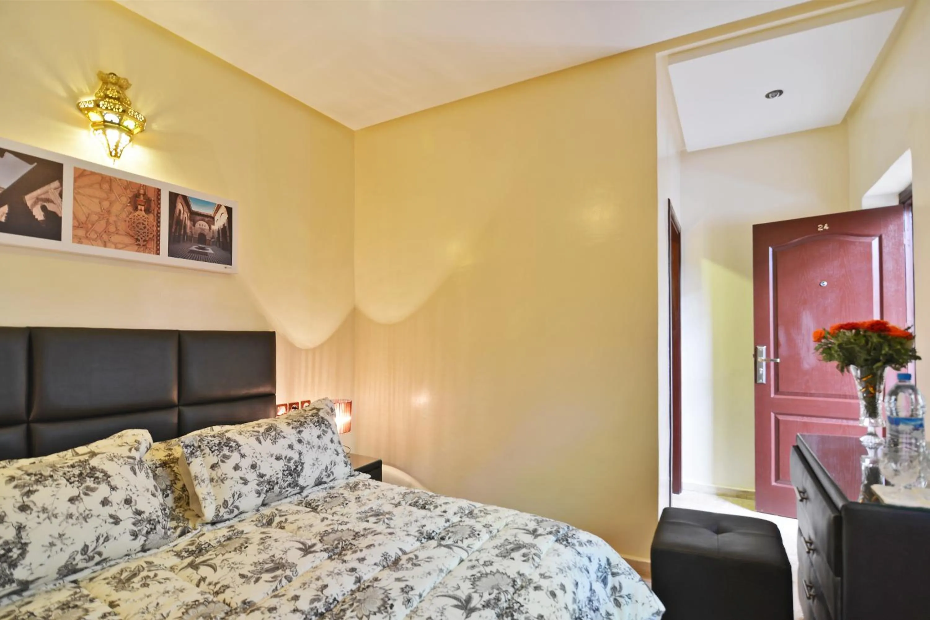 Photo of the whole room, Bed in BLUE SKY Hôtel