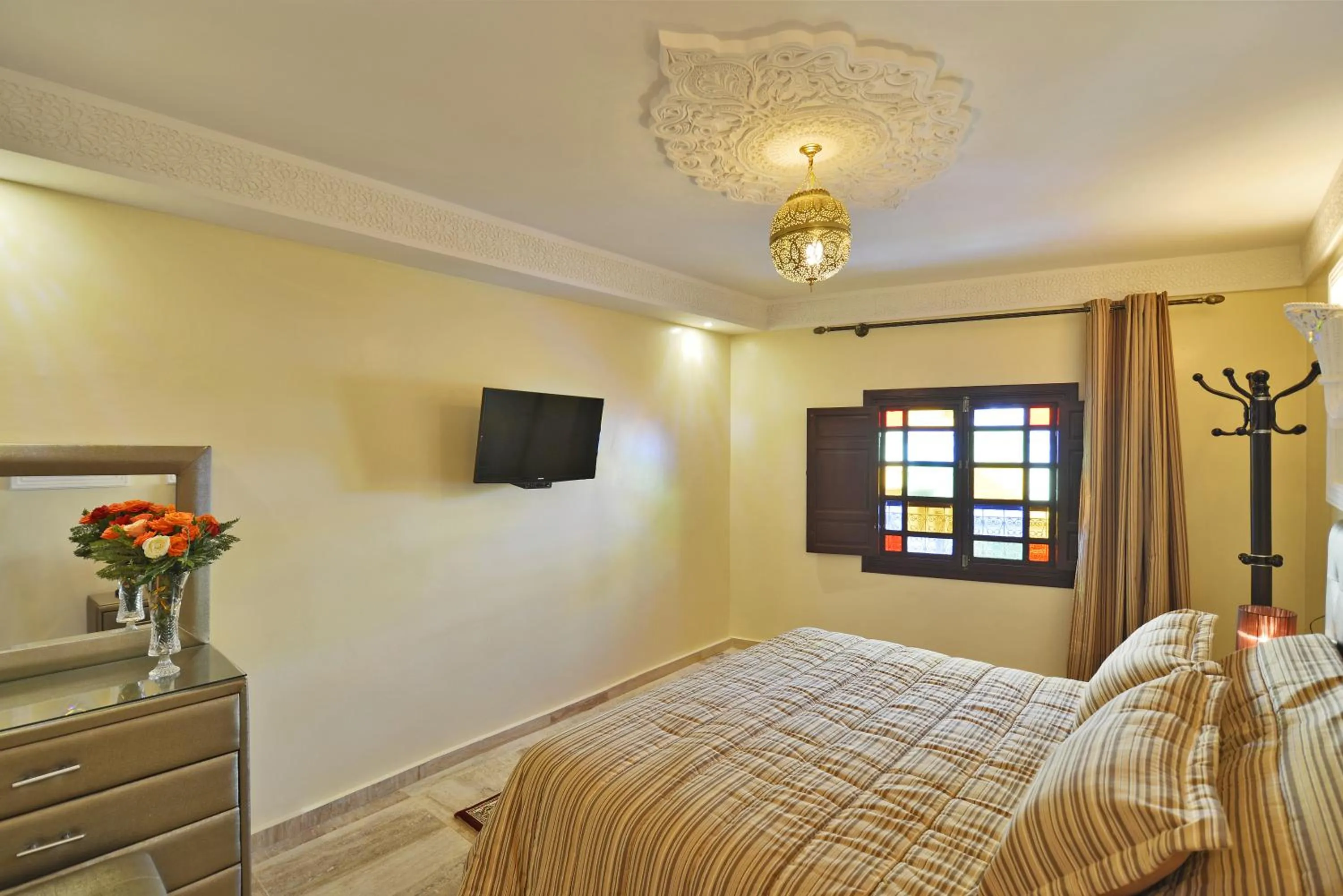 Photo of the whole room, Bed in BLUE SKY Hôtel