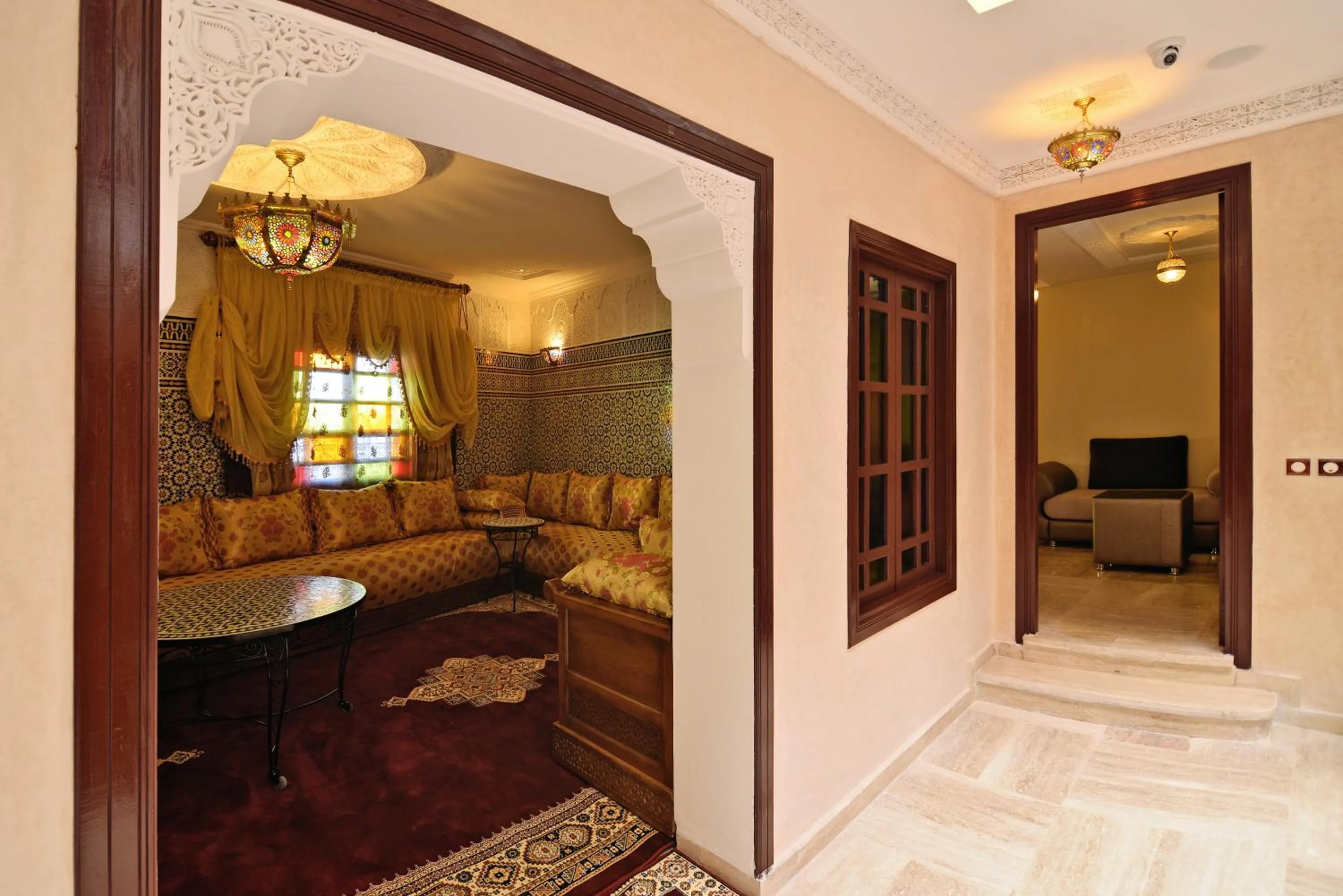 Living room, Bed in BLUE SKY Hôtel