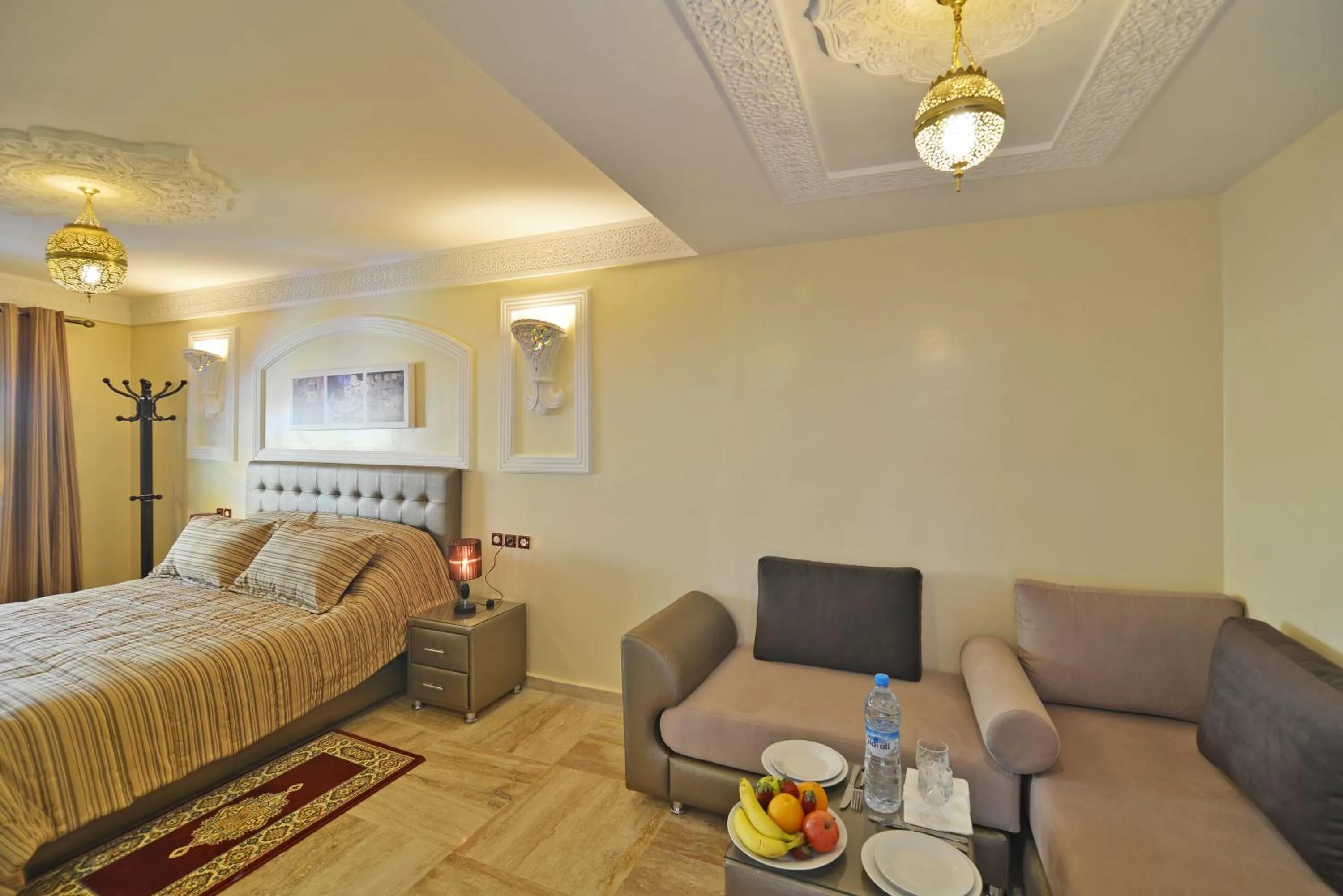 Photo of the whole room, Bed in BLUE SKY Hôtel