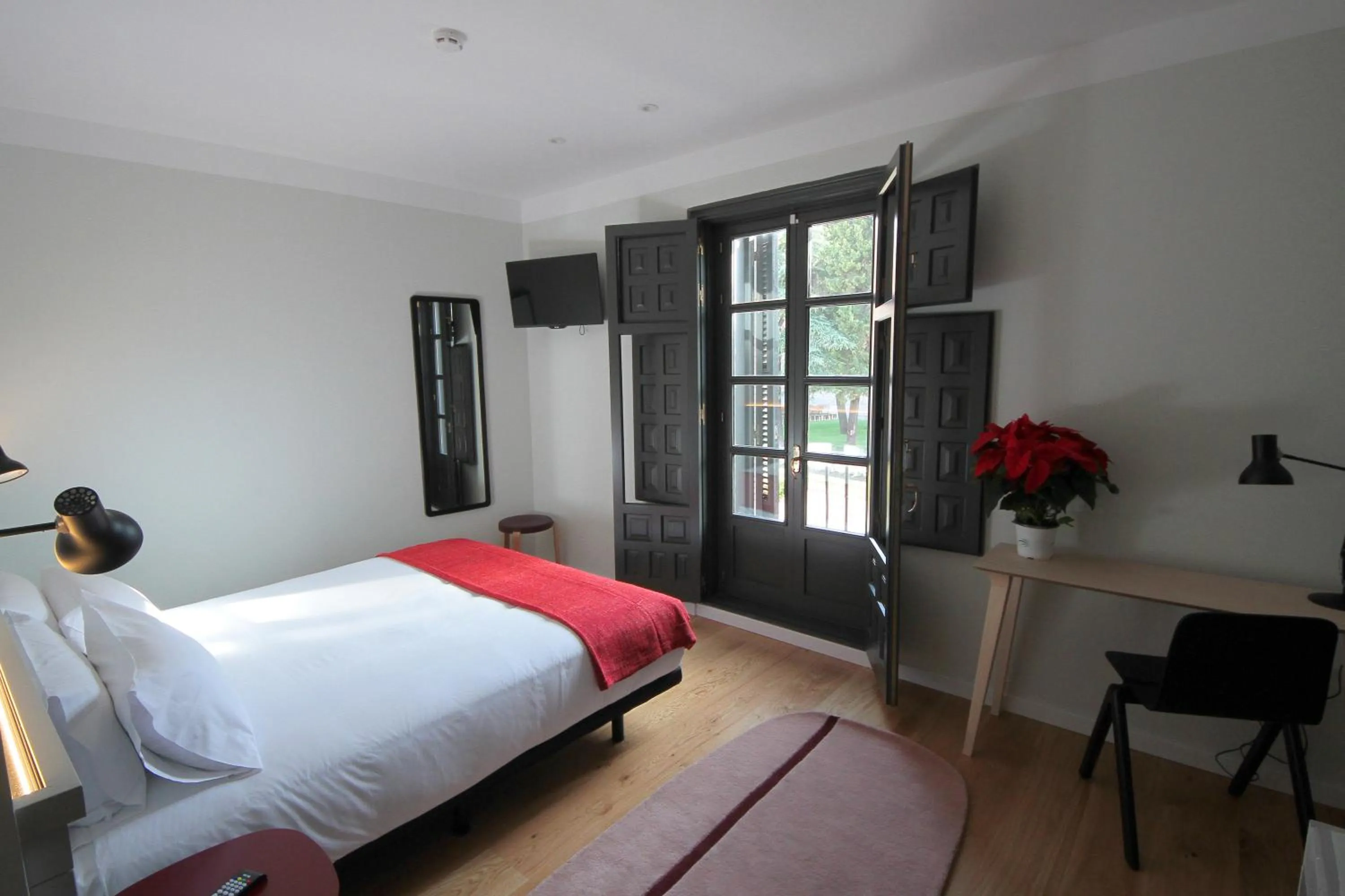 Seating area, Bed in H Complutum