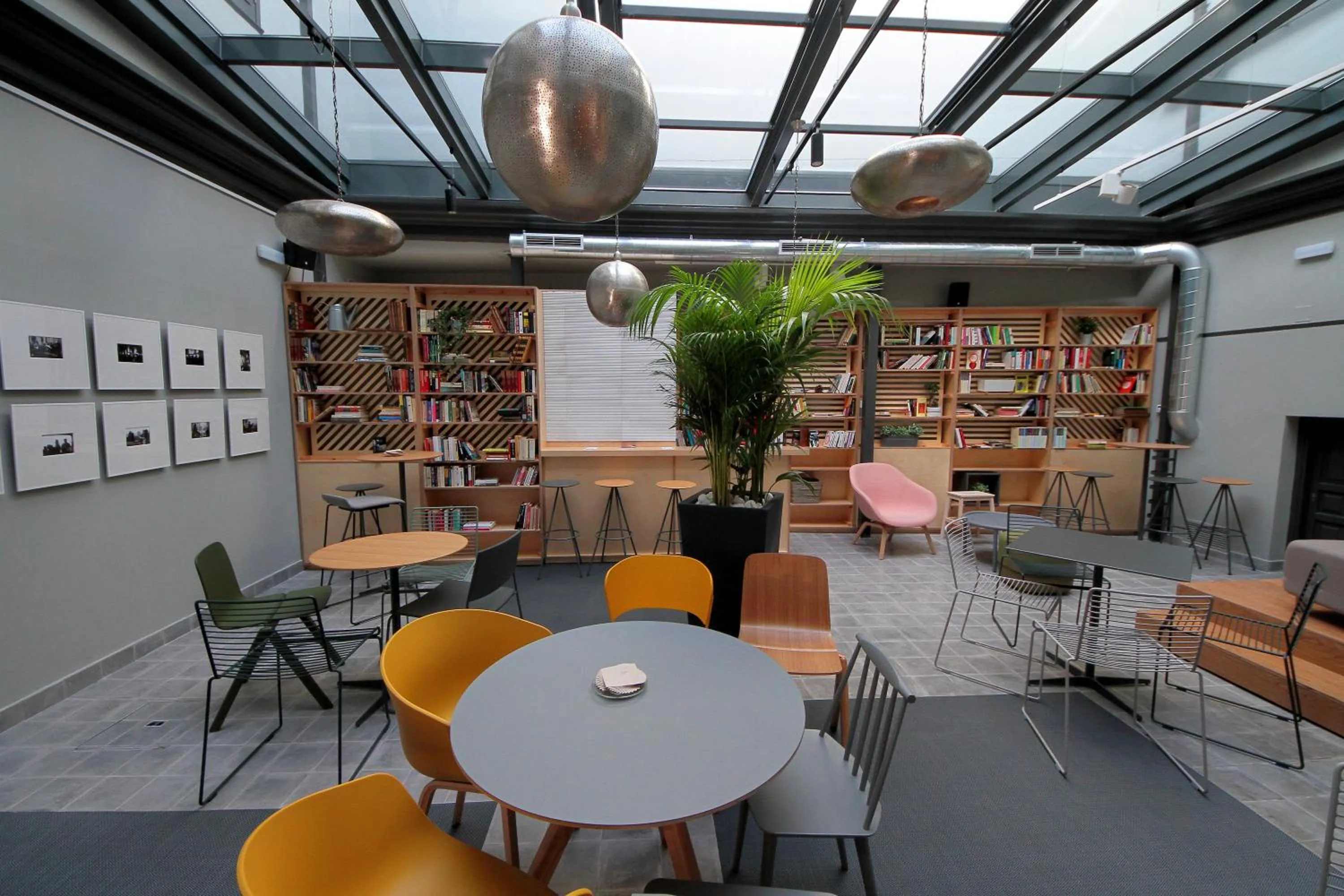 Restaurant/places to eat in H Complutum