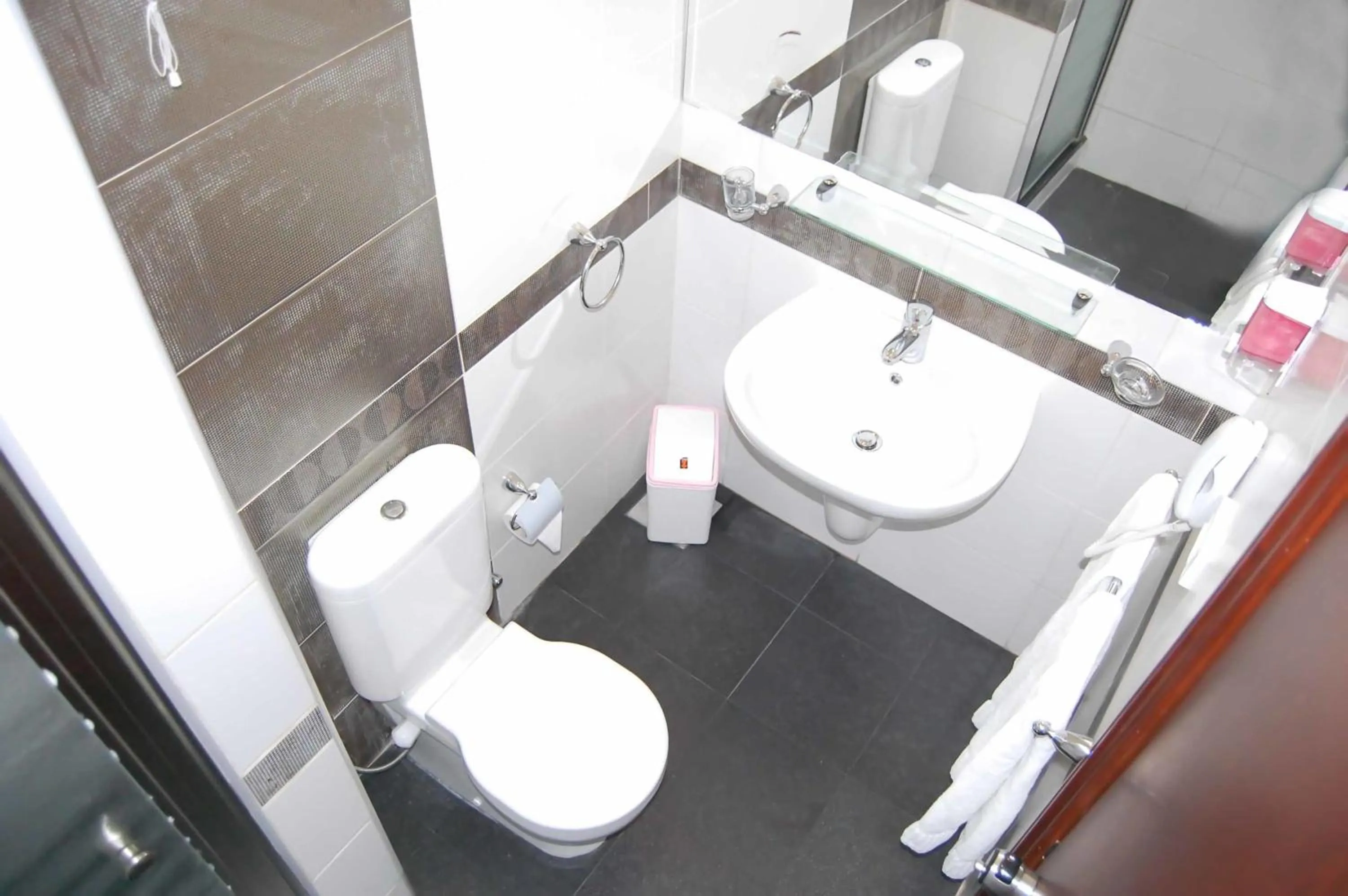 Shower in King Hotel Cairo