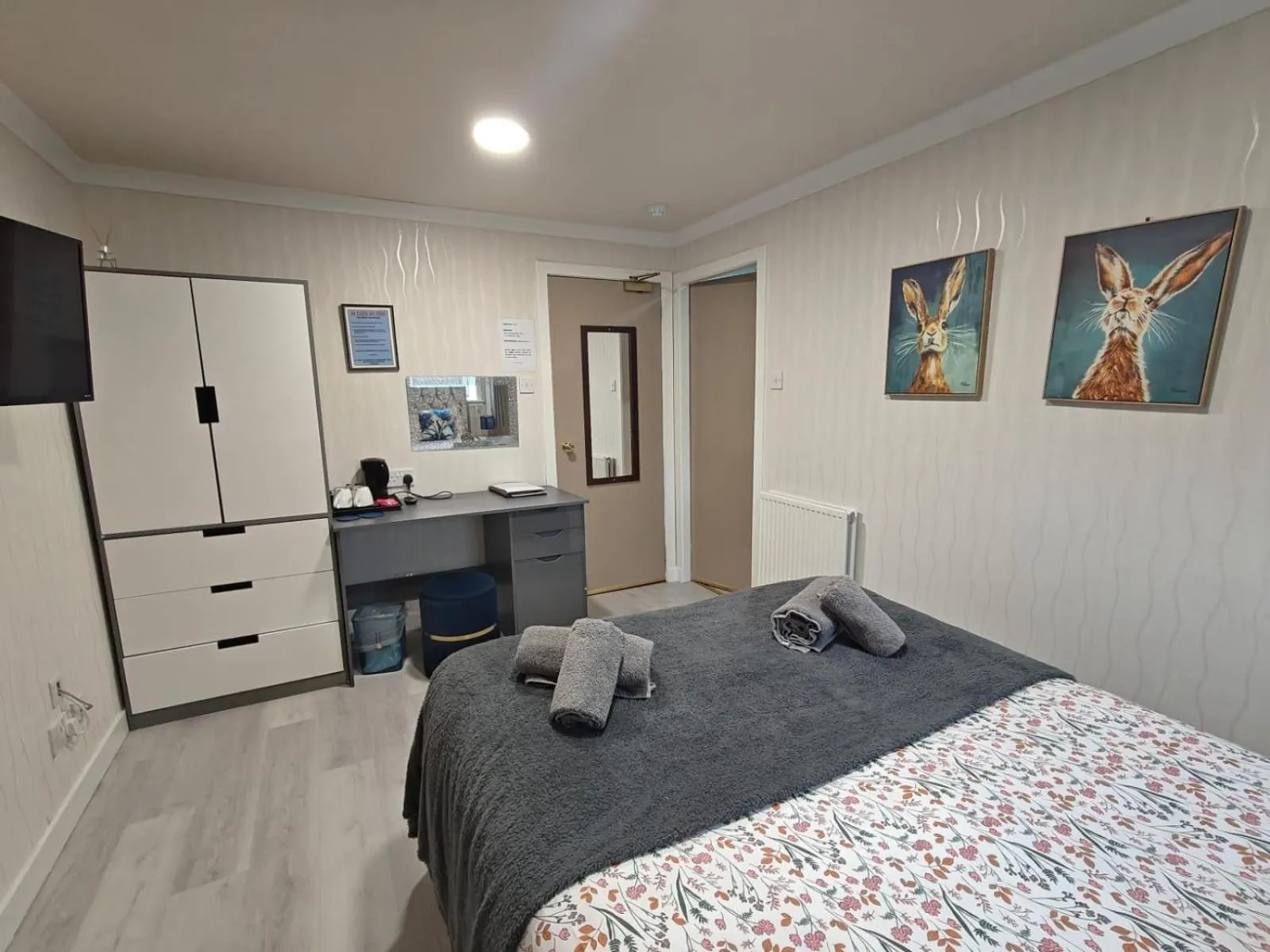 Bed in The Jays Guest House