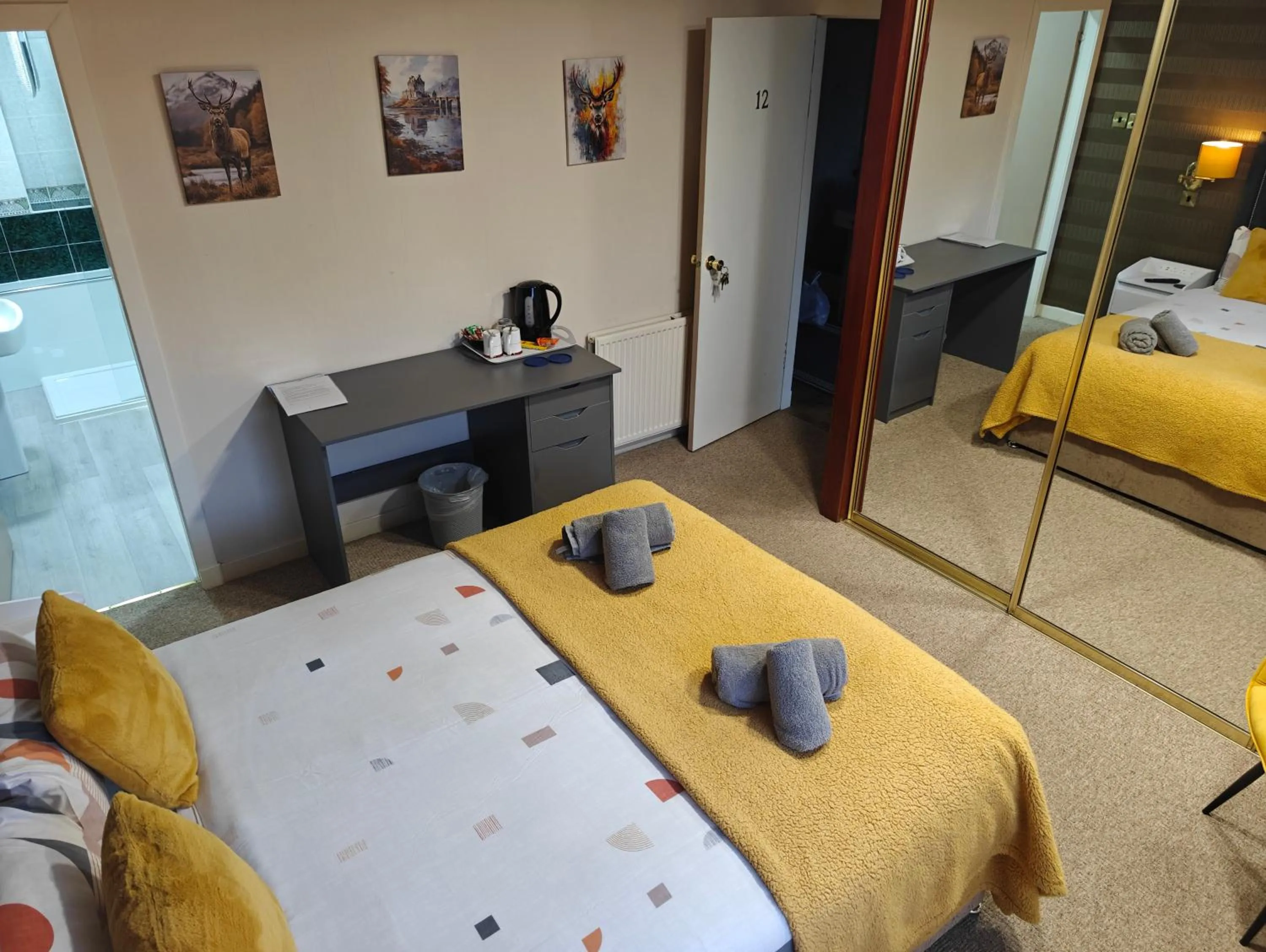 Bedroom, Bed in The Jays Guest House