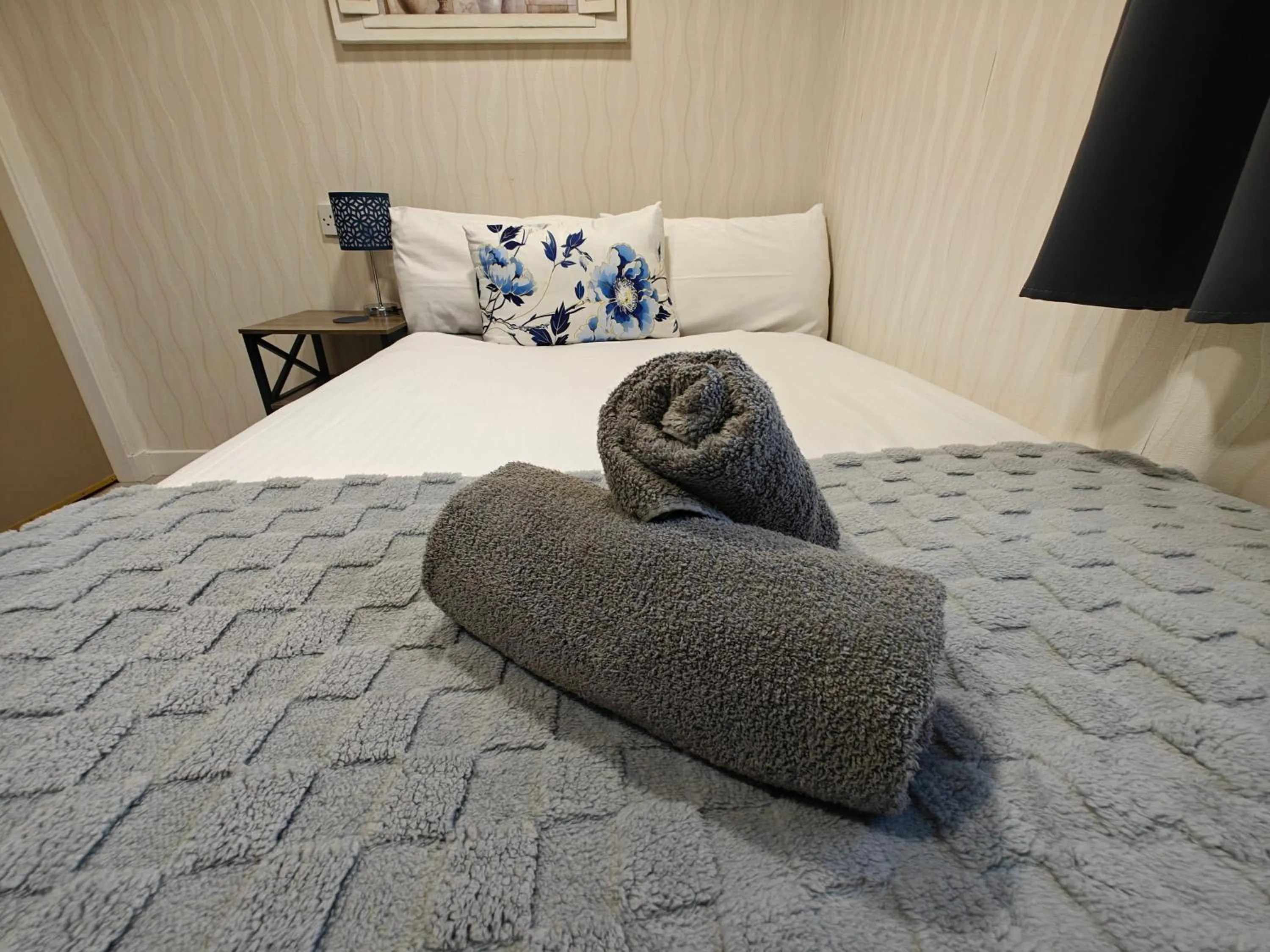 towels, Bed in The Jays Guest House