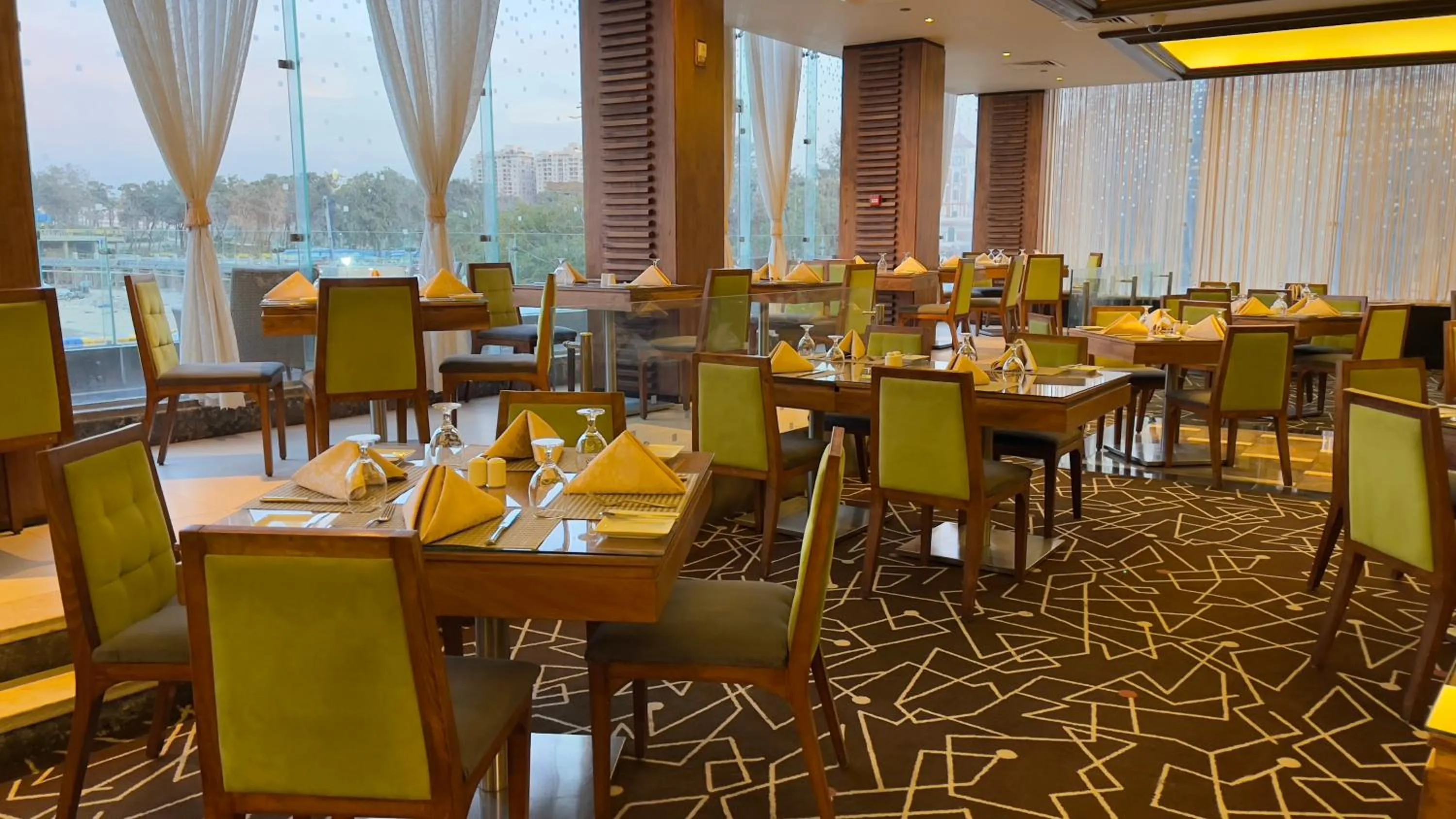 Restaurant/places to eat in Helnan Royal Palestine Hotel - Montazah Gardens