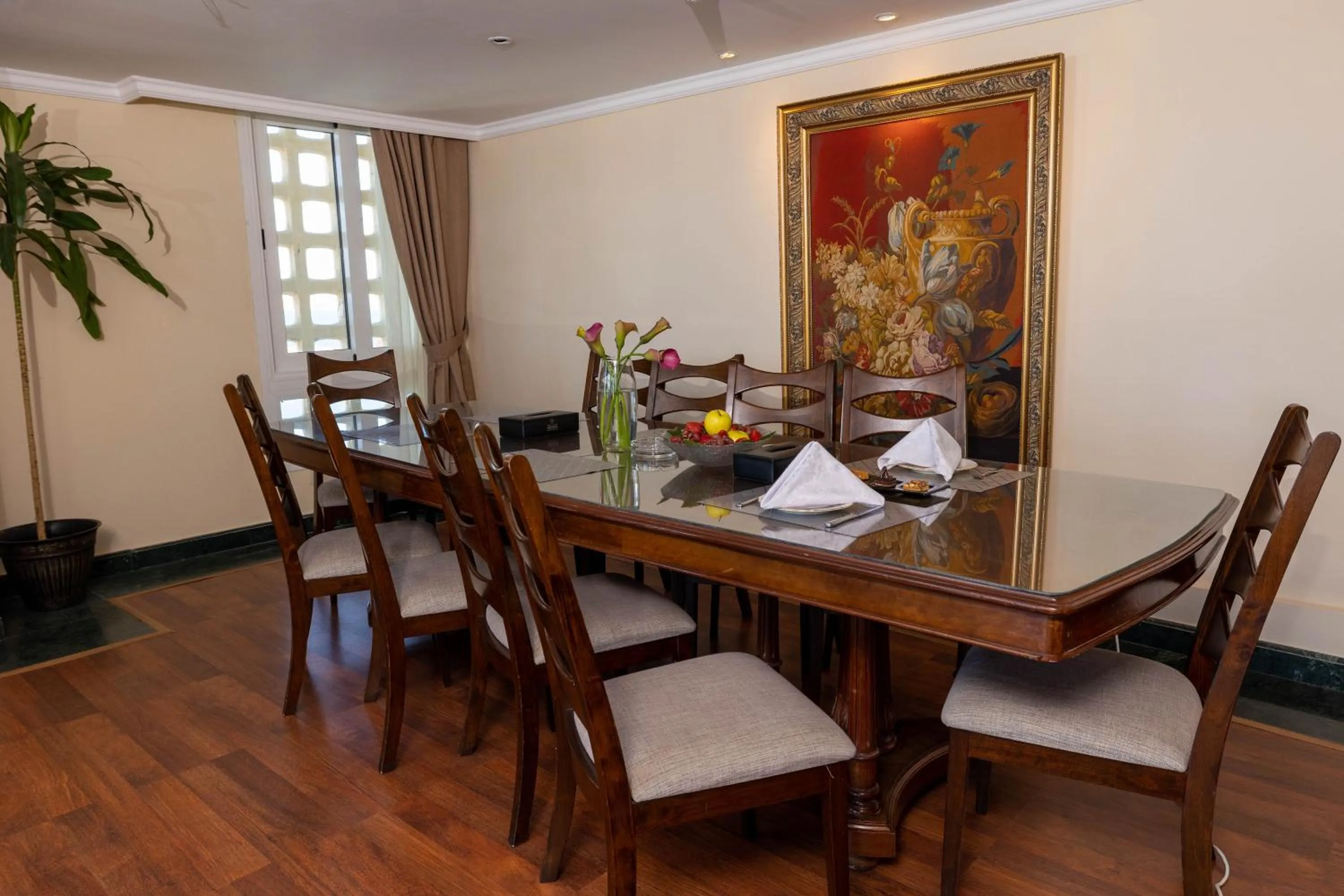 Dining area in Helnan Royal Palestine Hotel - Montazah Gardens