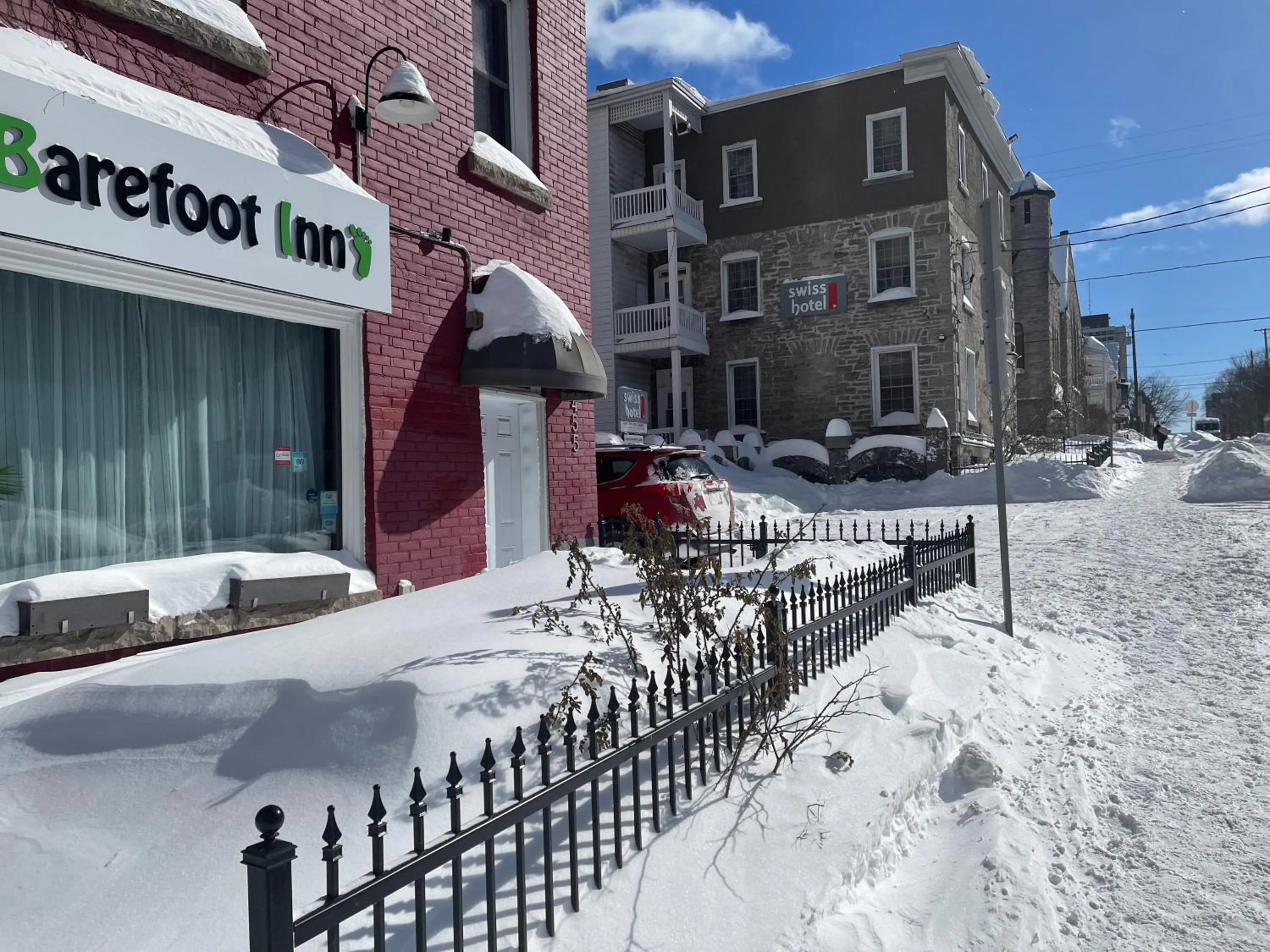 Property building in Barefoot Inn