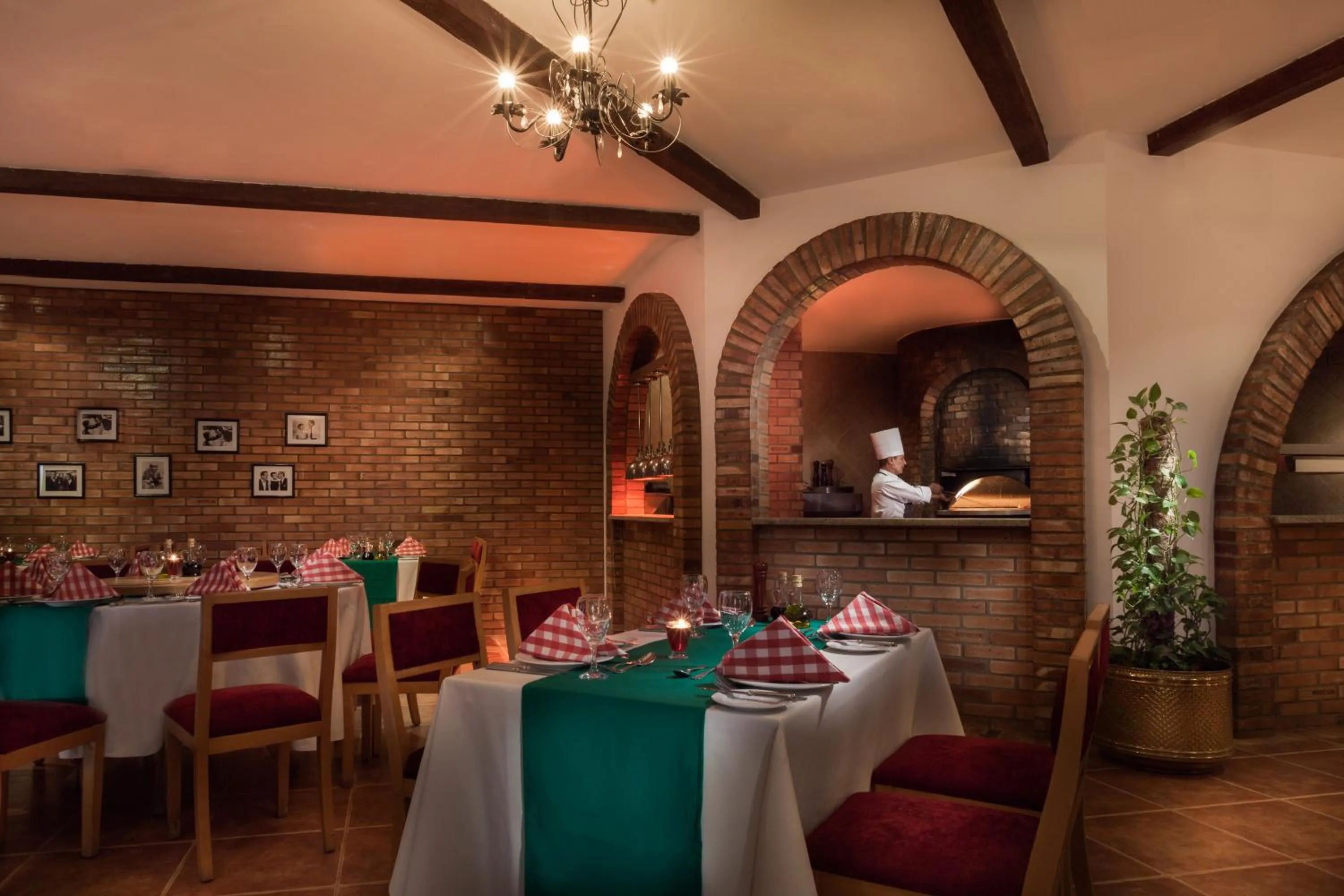 Restaurant/places to eat in Jolie Ville Hotel & Spa Kings Island Luxor