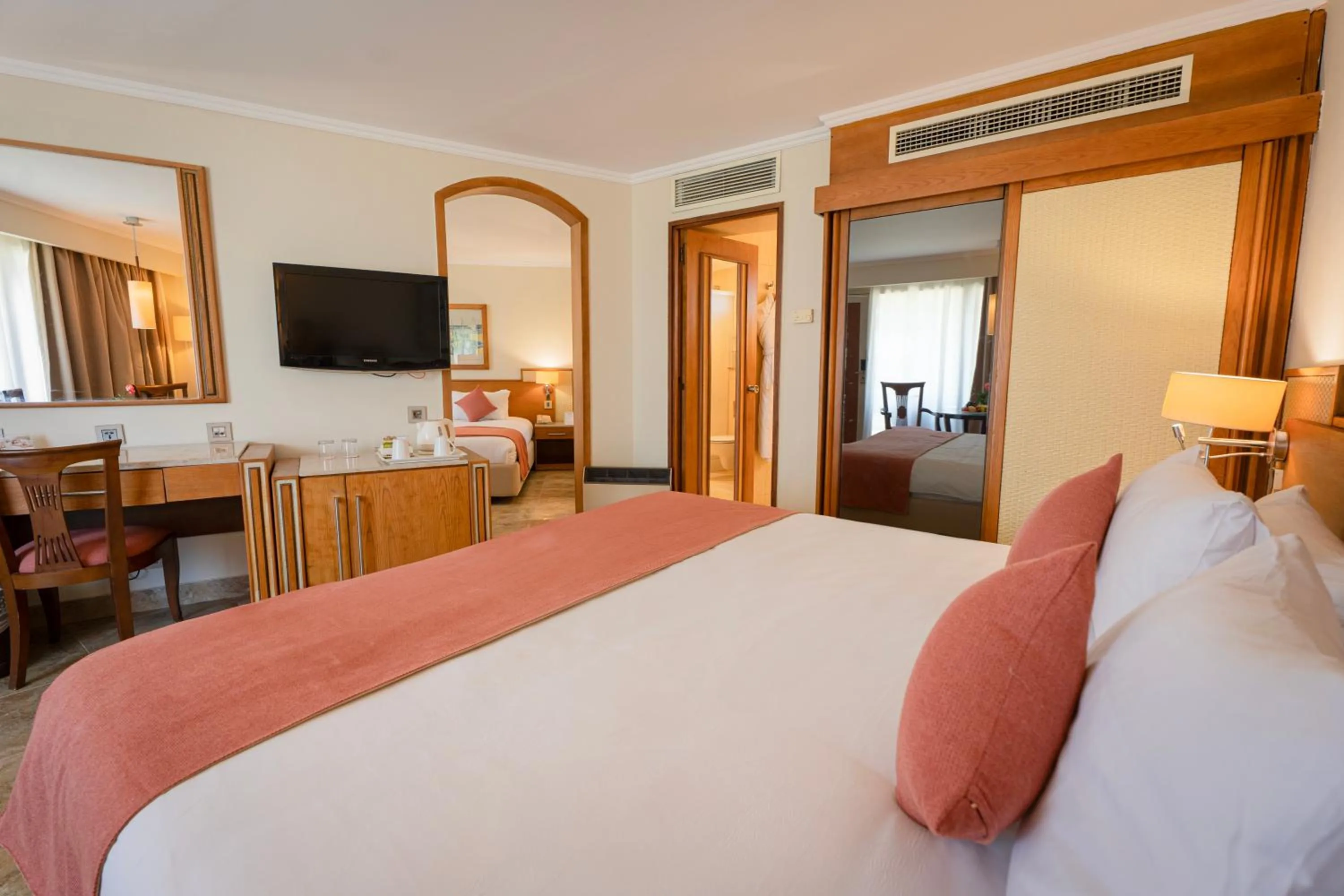 Bed in Jolie Ville Hotel & Spa Kings Island Luxor