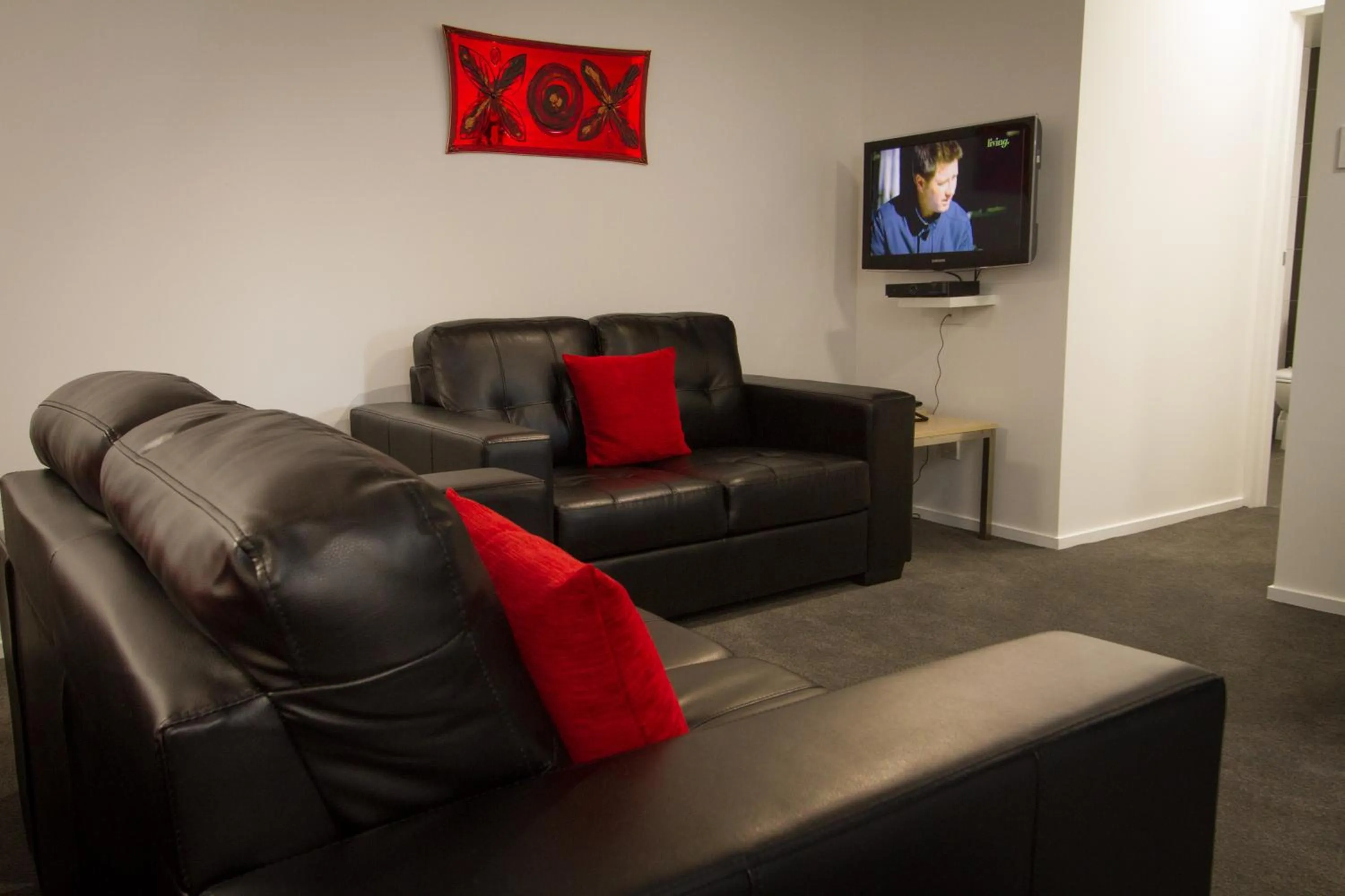 Seating area in 538 Great King Motel