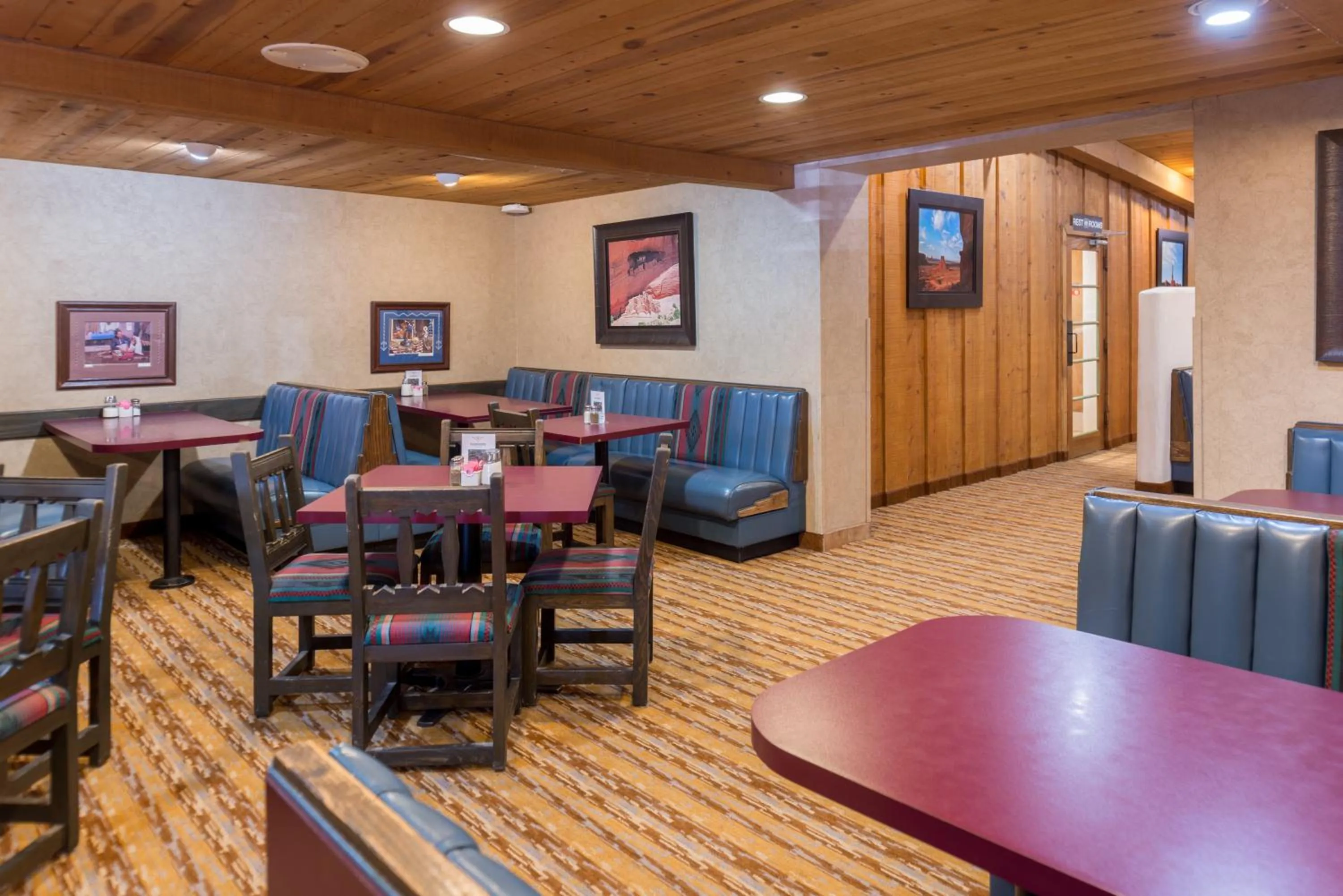Dining area in Thunderbird Lodge