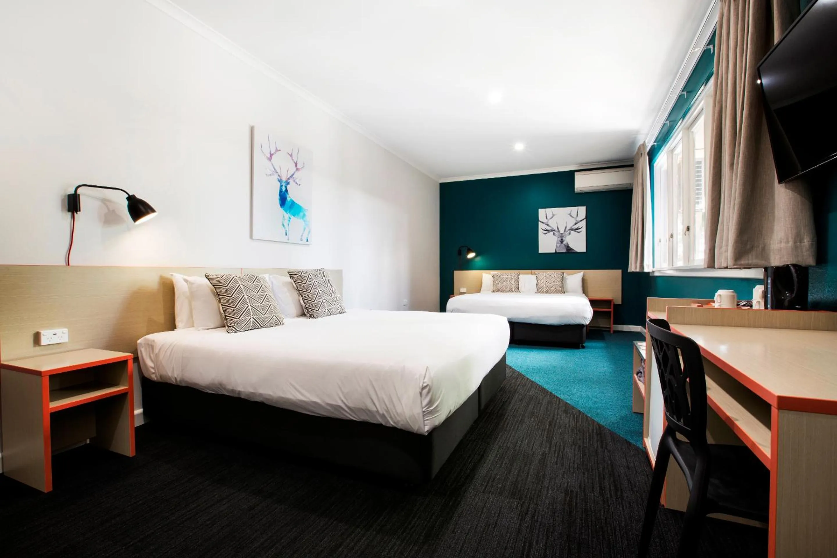 Photo of the whole room, Bed in Greenacre Hotel
