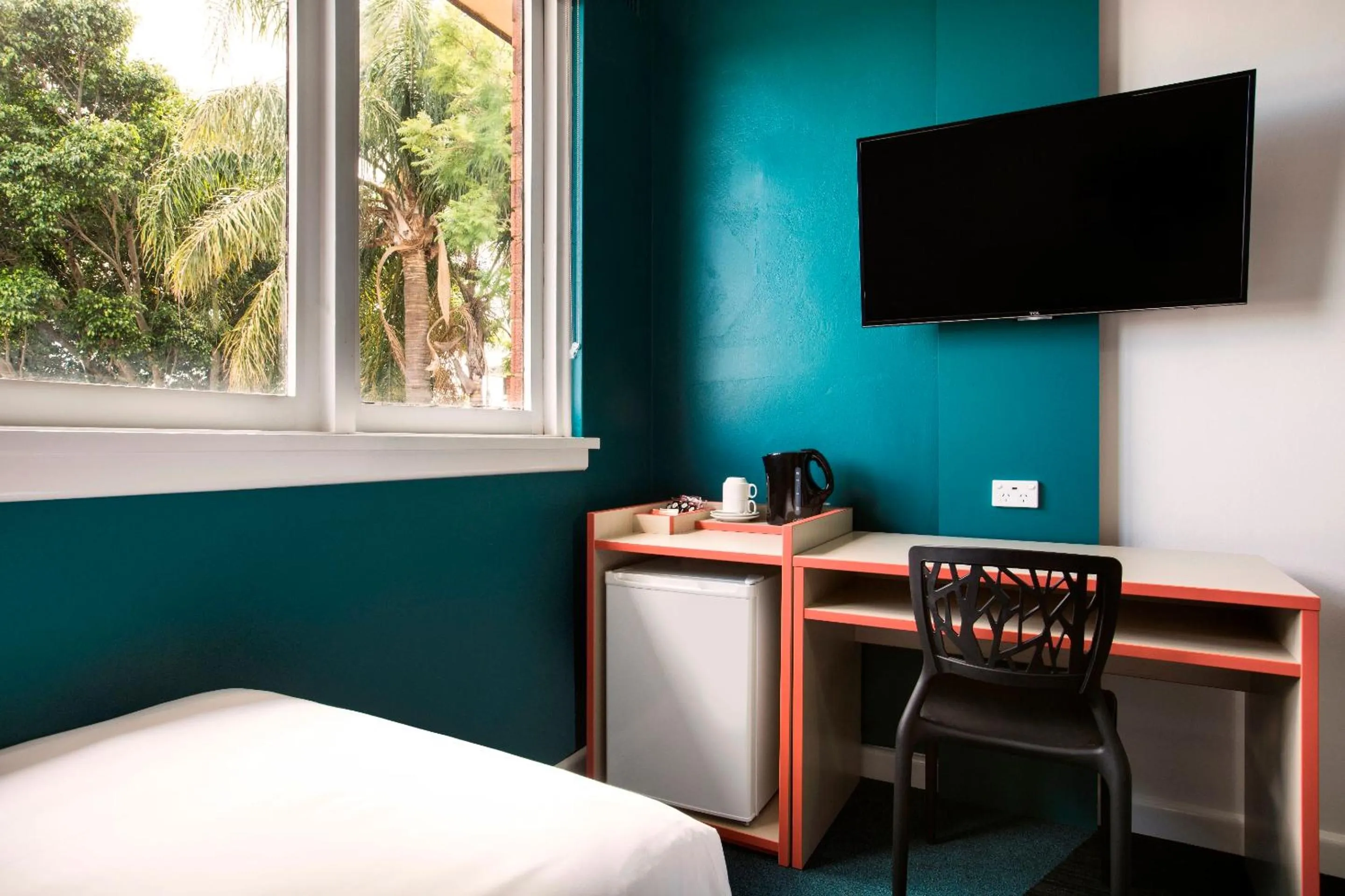 Photo of the whole room, Bed in Greenacre Hotel