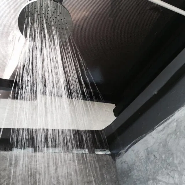 Shower in Pickbaan