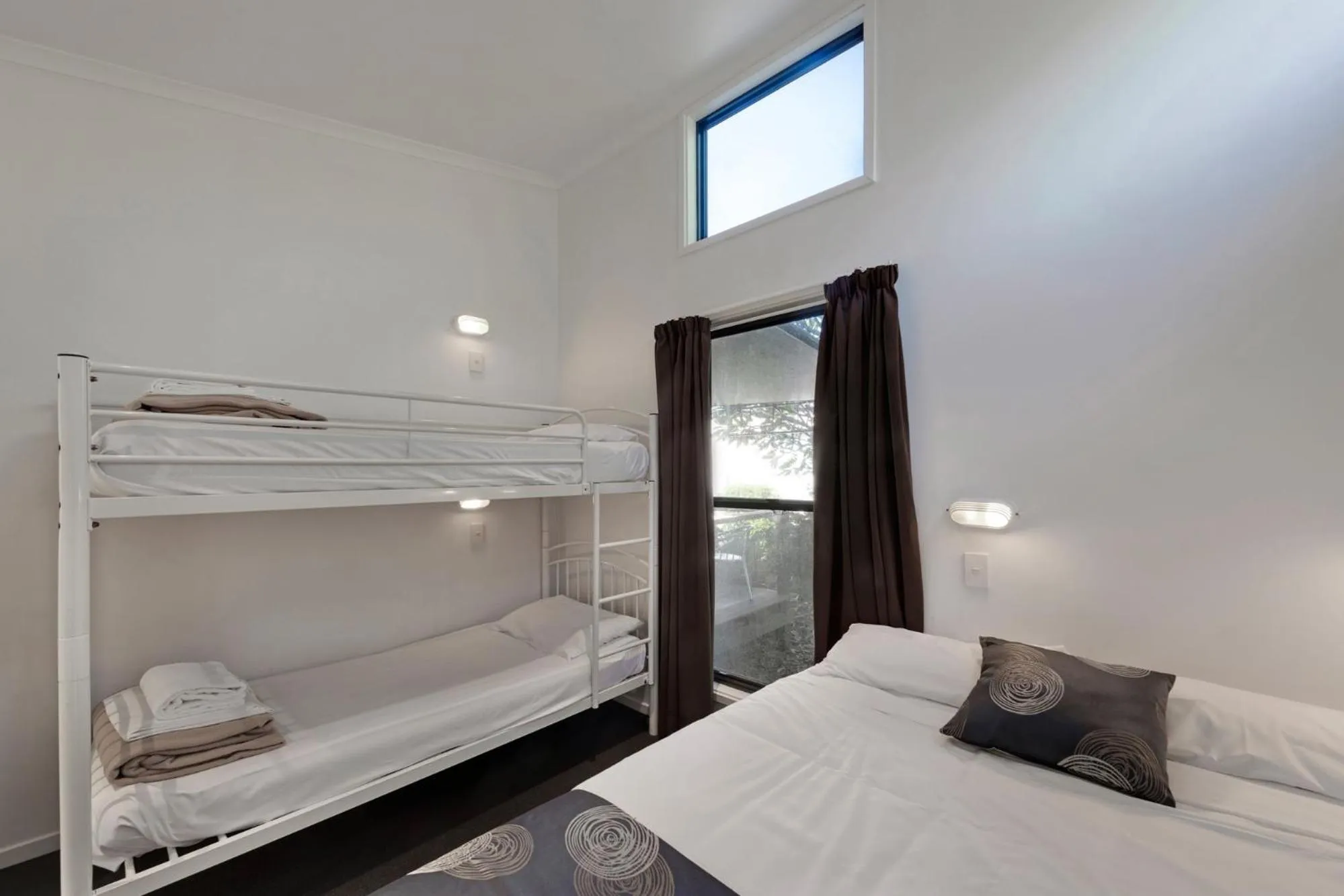Bedroom, Bed in Discovery Parks - Emerald Beach