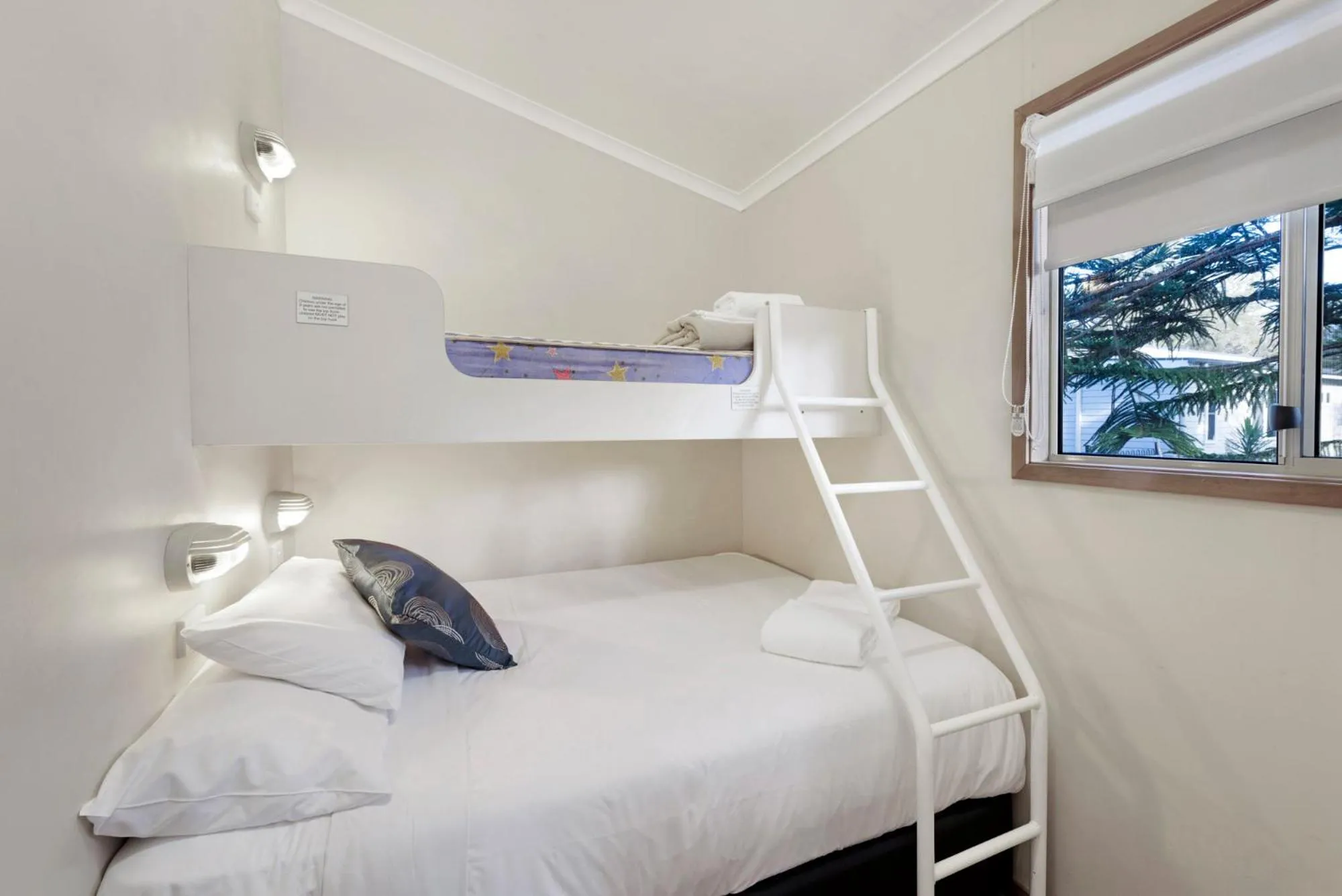 Bedroom, Bed in Discovery Parks - Emerald Beach