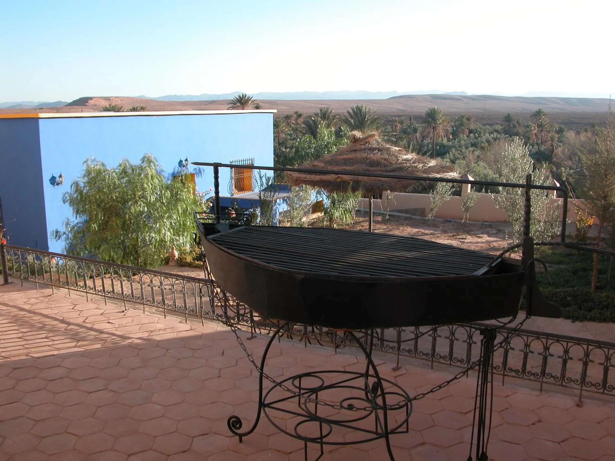 BBQ facilities in Kasbah Petit Nomade