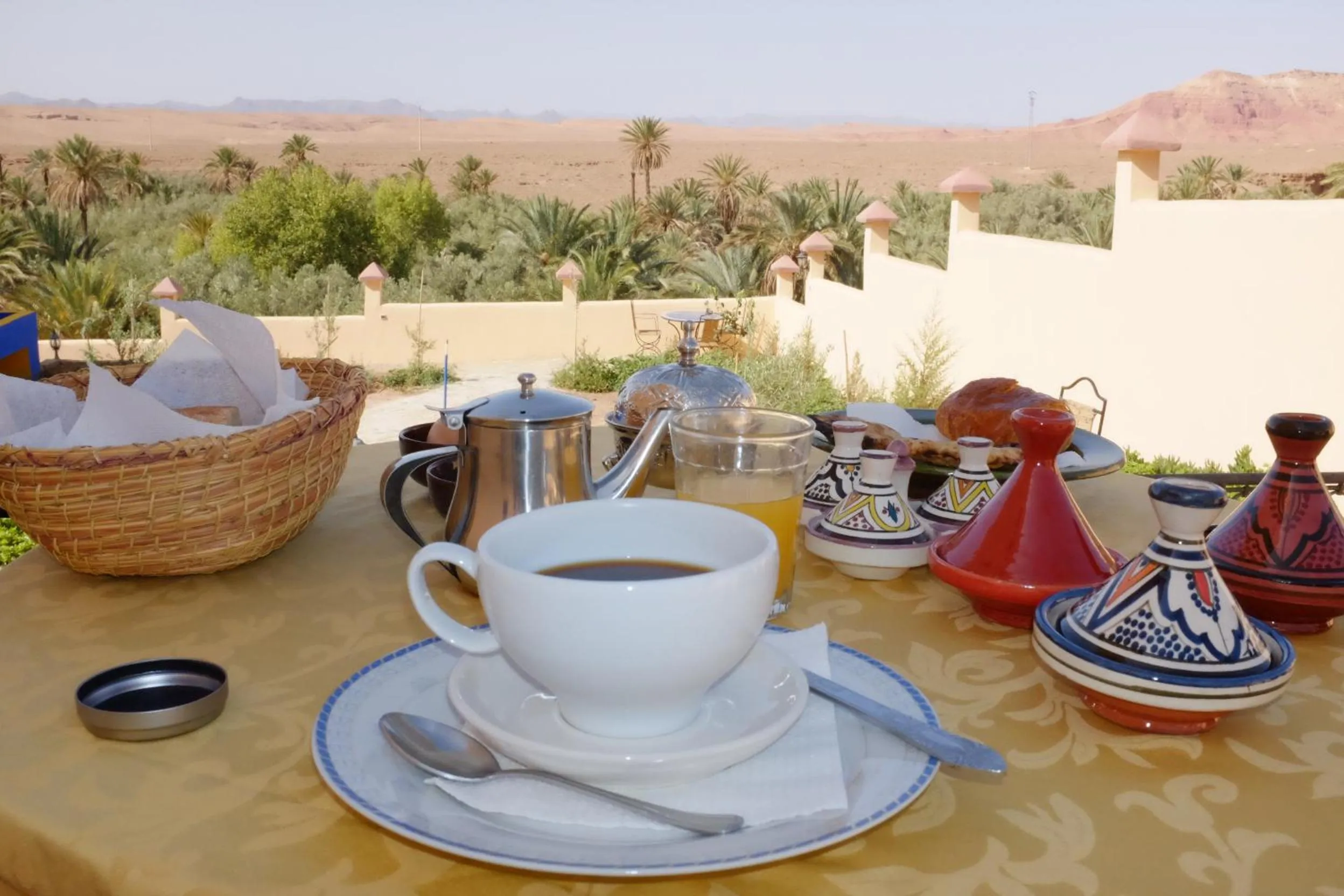 Food and drinks in Kasbah Petit Nomade