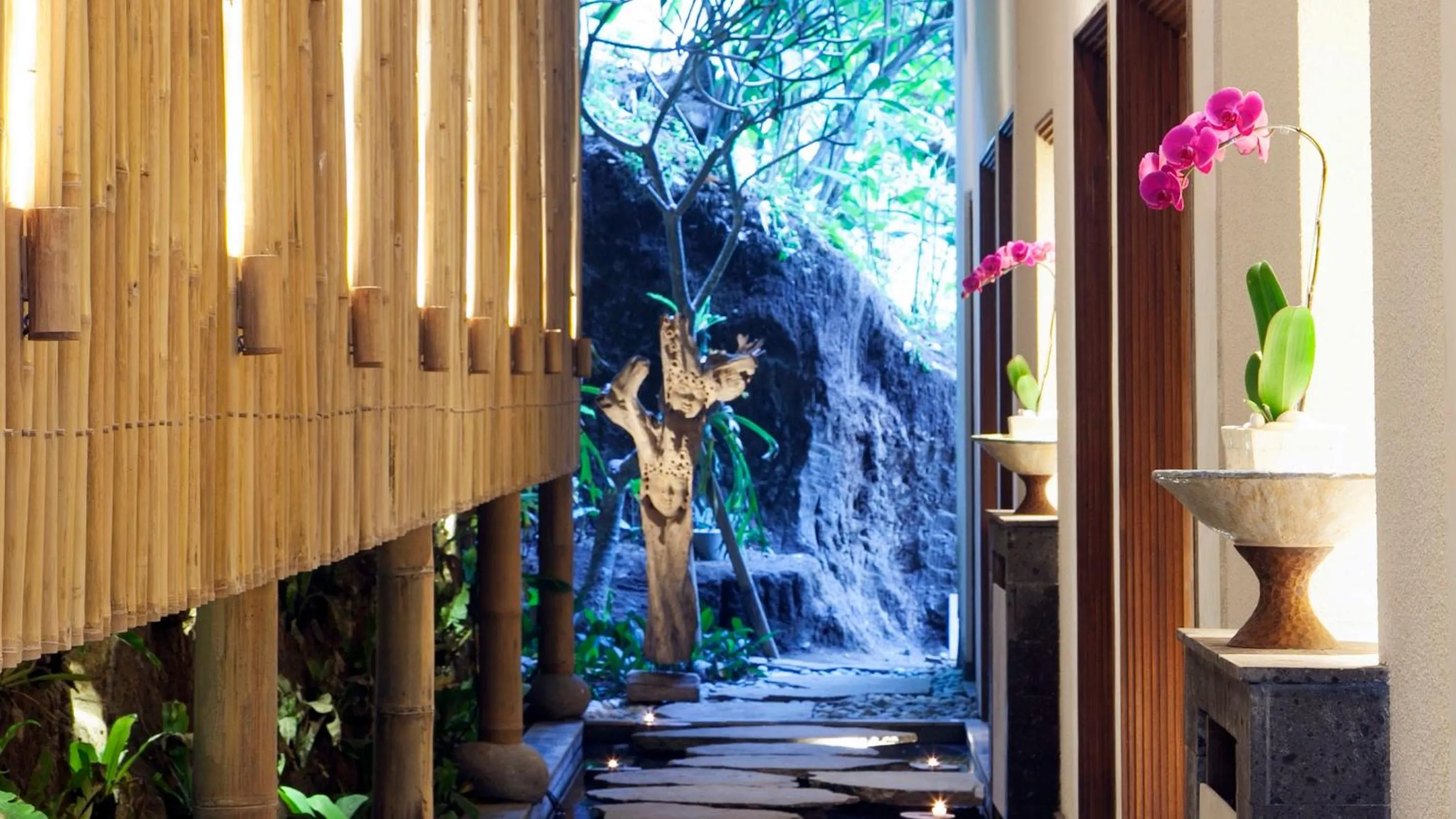 Facade/entrance in Tejaprana Resort & Spa