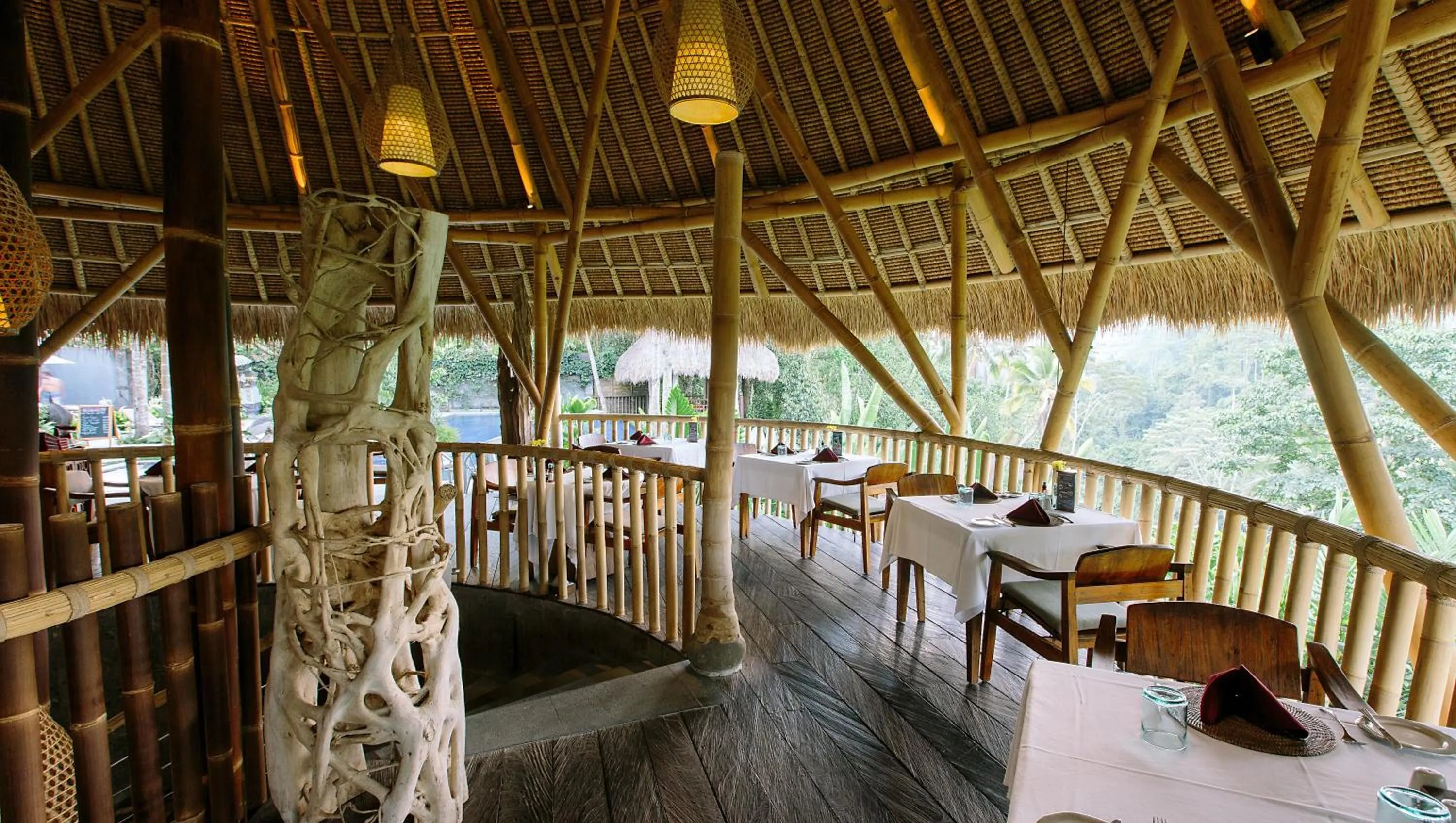 Restaurant/places to eat in Tejaprana Resort & Spa