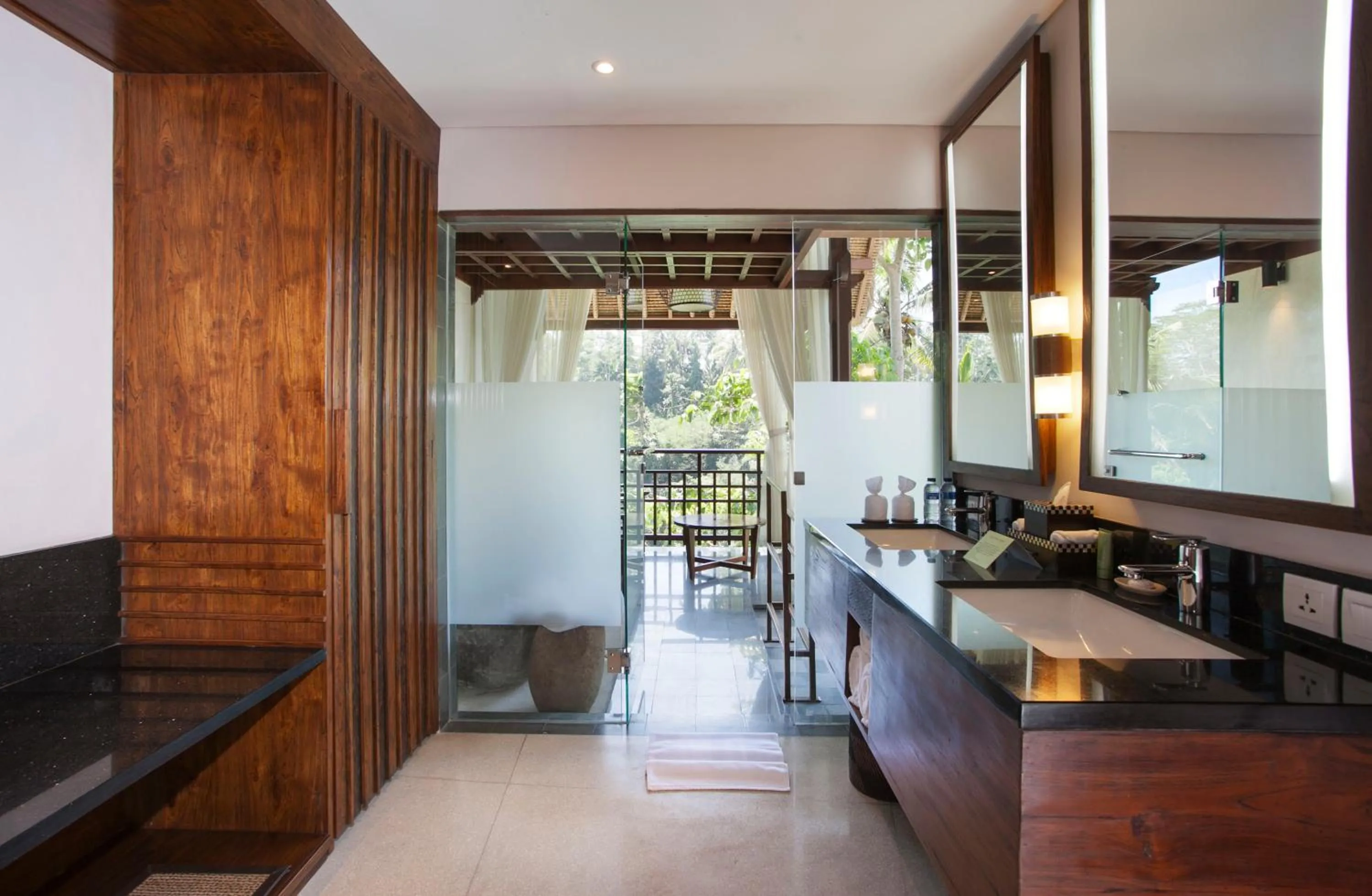 Toilet in Tejaprana Resort & Spa