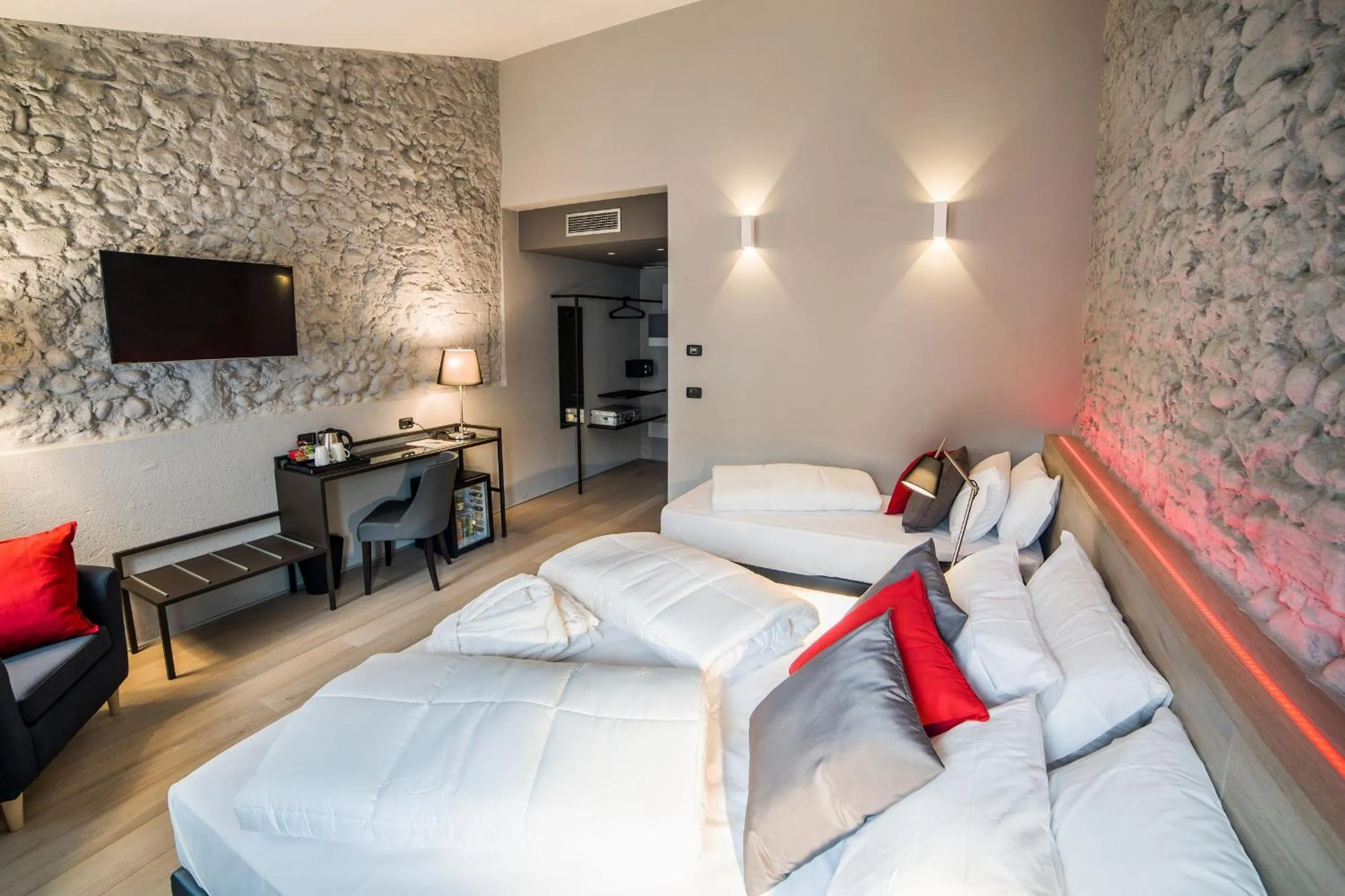 Photo of the whole room, Bed in Locanda al Vescovo & SPA