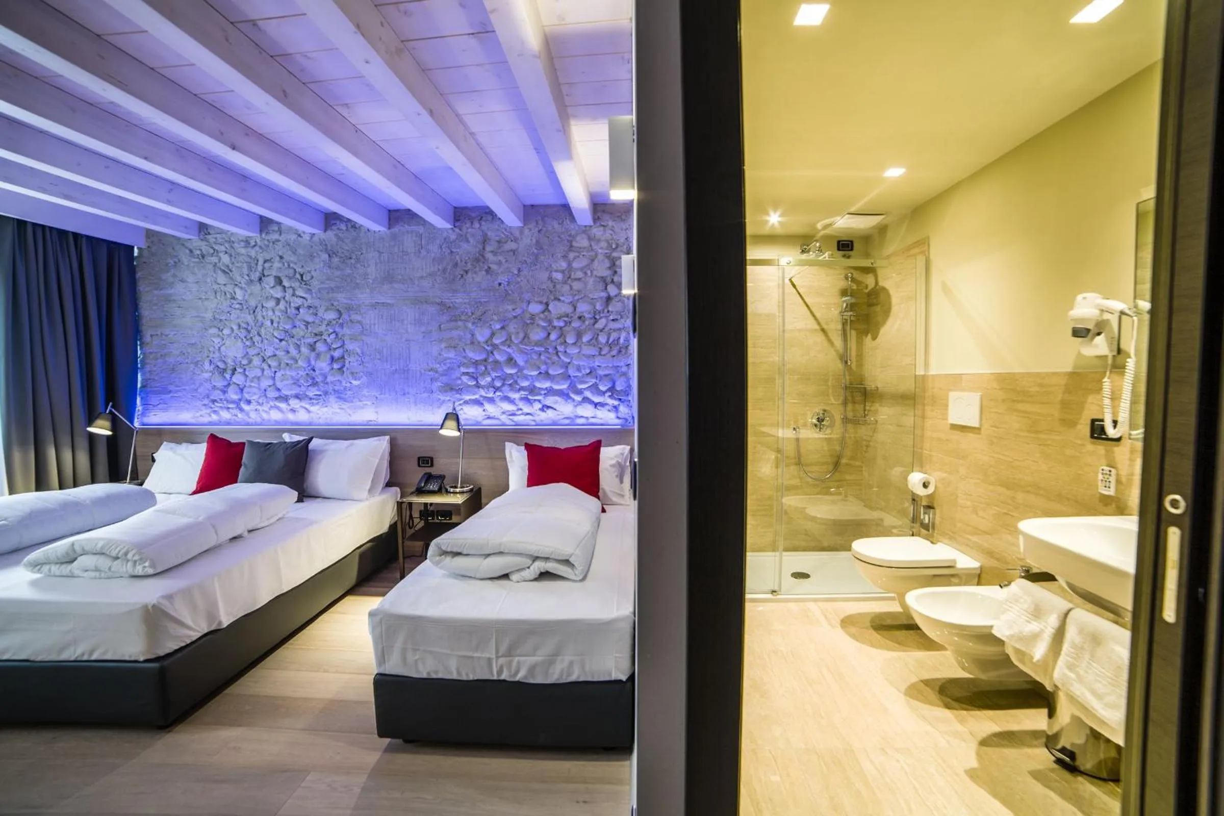 Photo of the whole room, Bed in Locanda al Vescovo & SPA