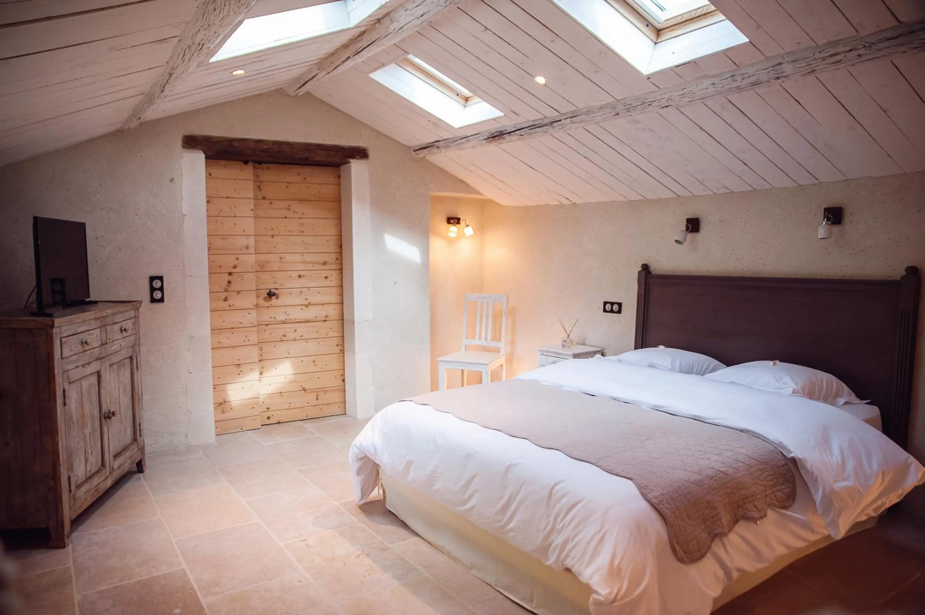 Photo of the whole room, Bed in Les Champs de Provence