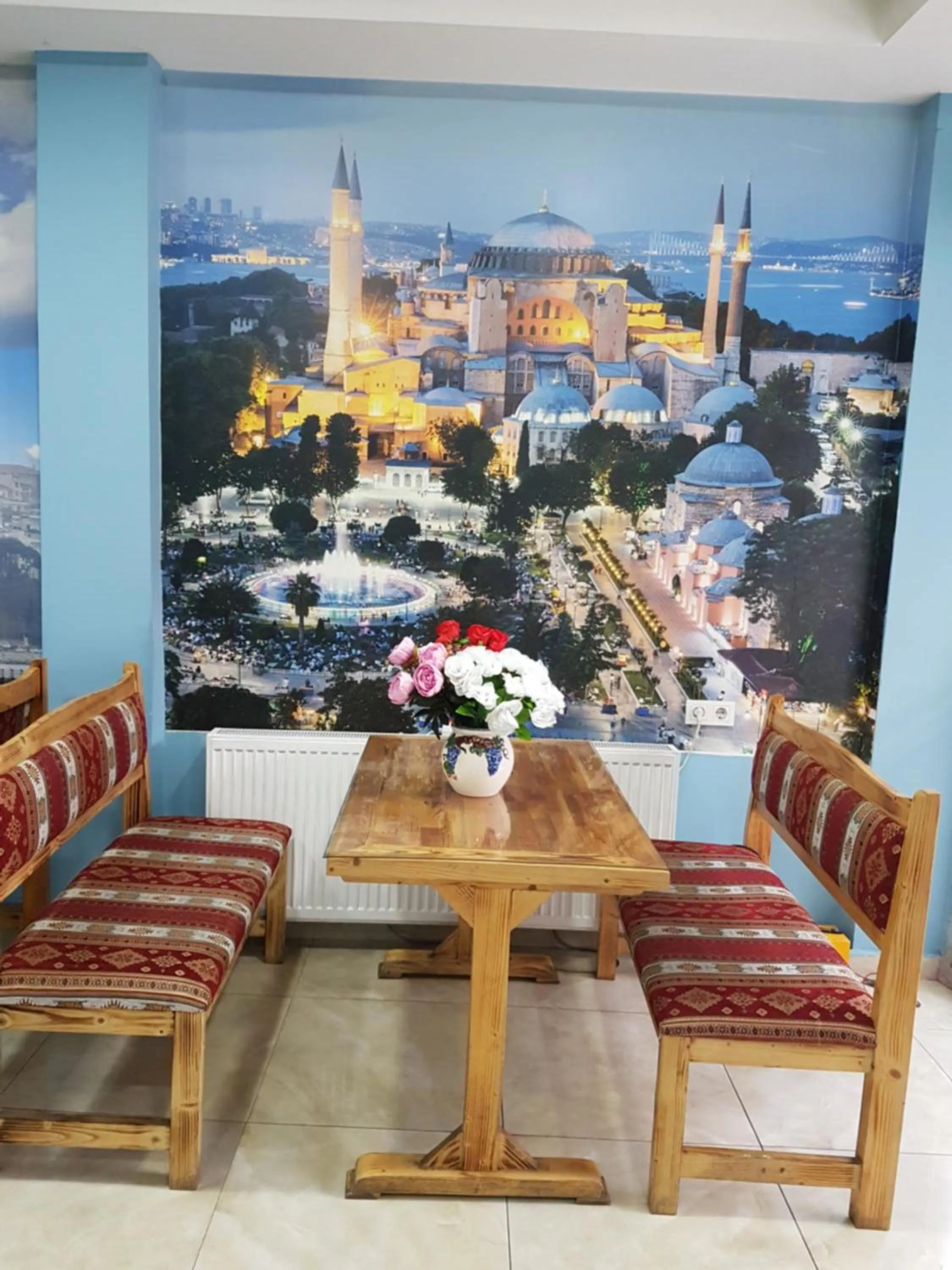 Restaurant/places to eat in Seyri Istanbul Hotel