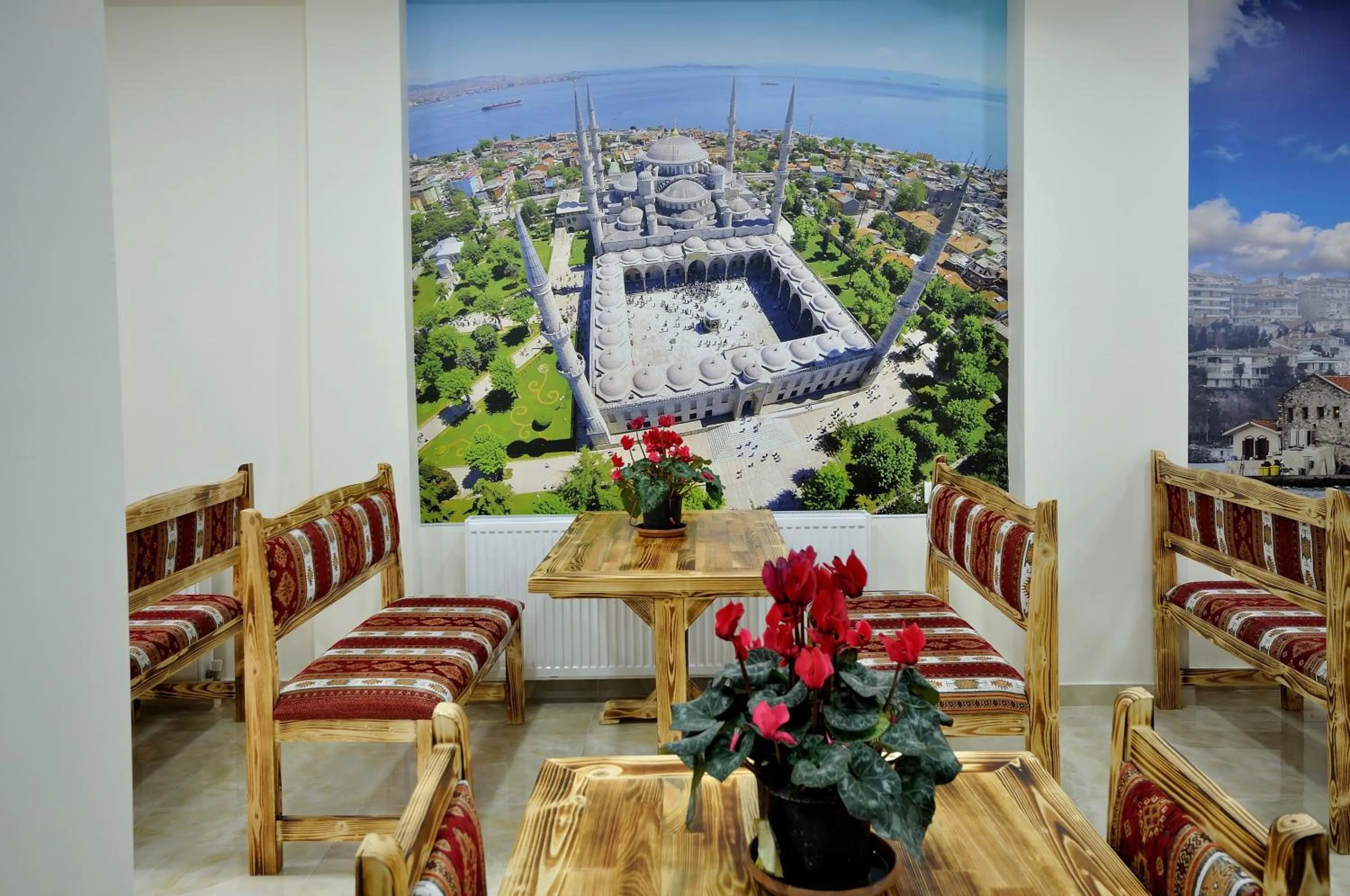 Restaurant/places to eat in Seyri Istanbul Hotel